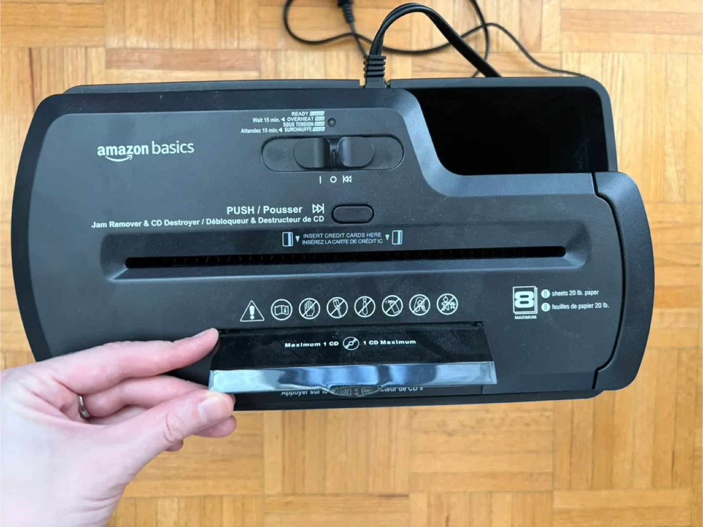 Amazon Basics 8-Sheet Cross-Cut Shredder image indicator(3)