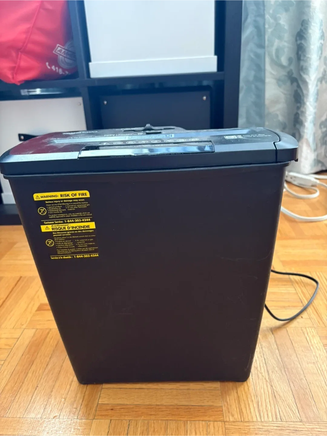 Amazon Basics 8-Sheet Cross-Cut Shredder image indicator(2)