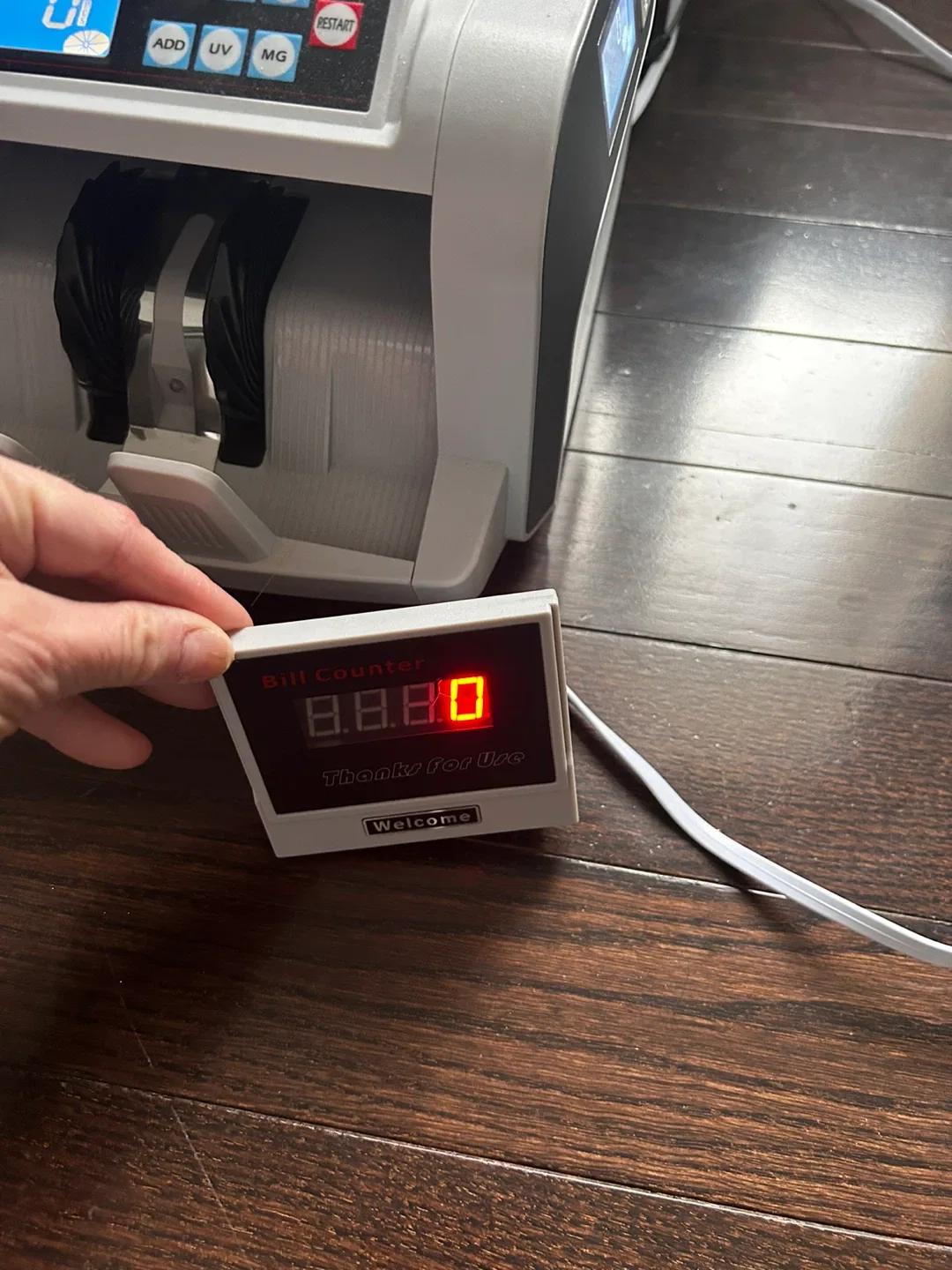 Money Tech Bill Counter - Like New! image indicator(8)