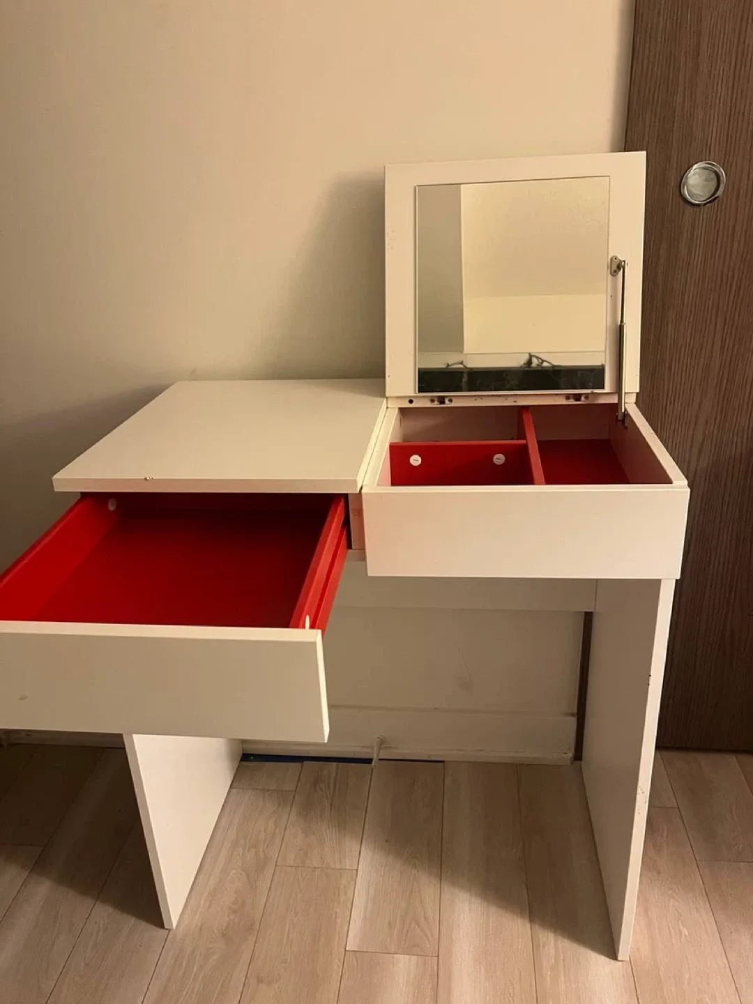 White Dressing Table image indicator(2)