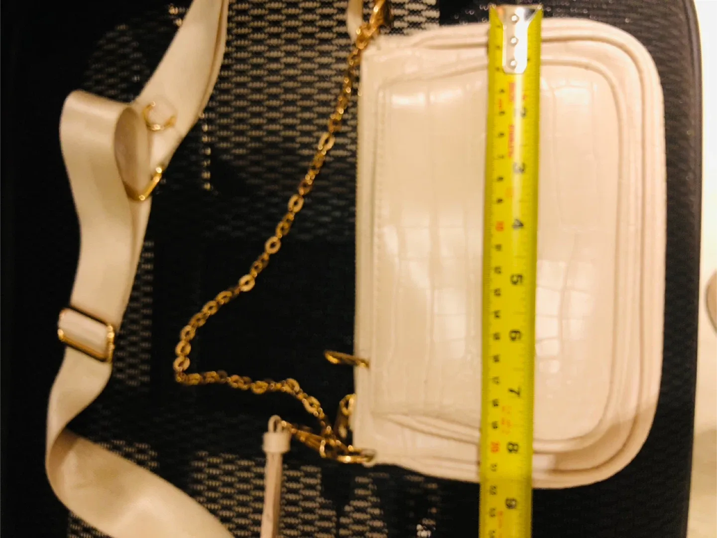 White leather leather bags/ purses image indicator(3)