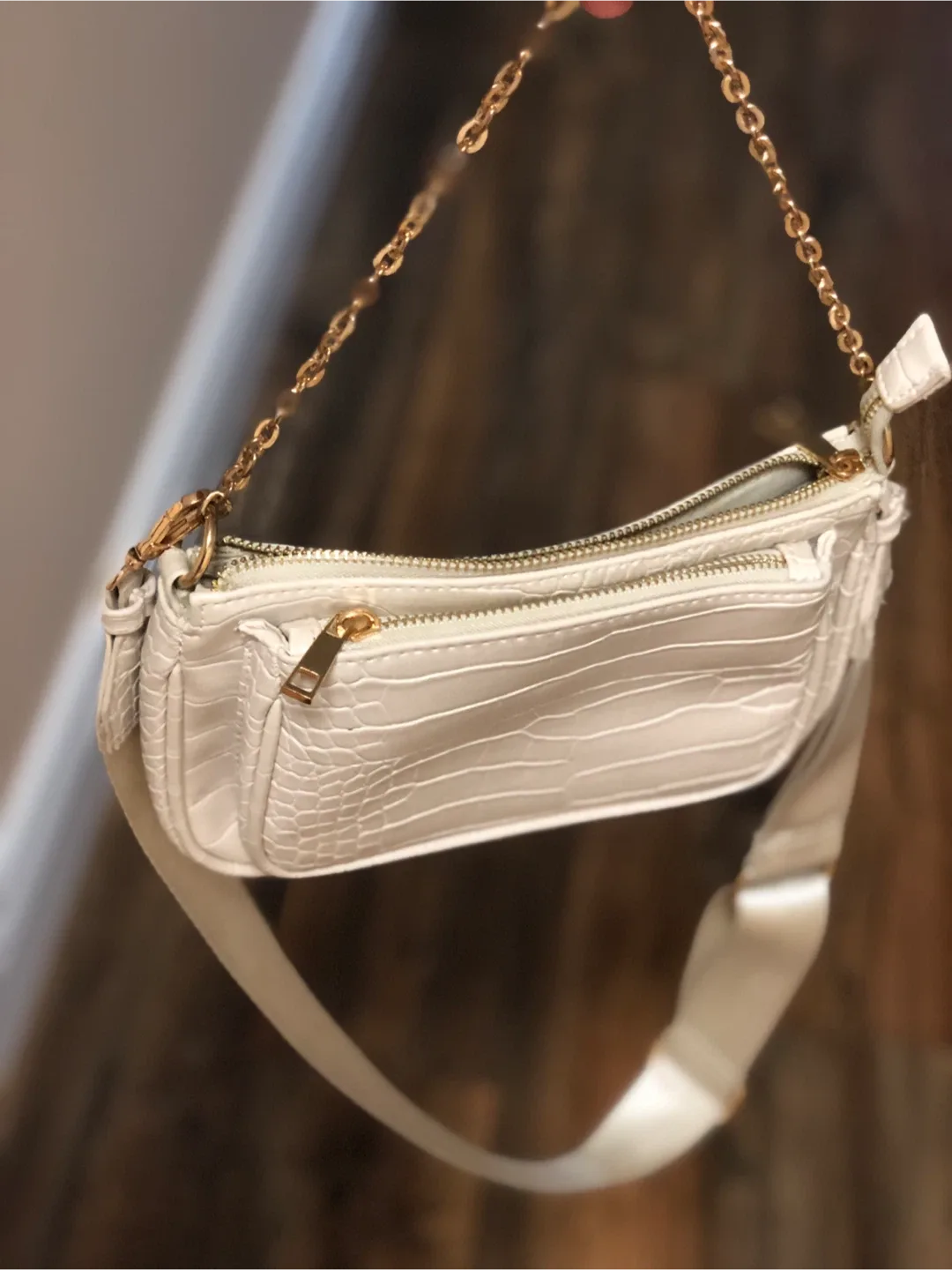 White leather leather bags/ purses image indicator(2)