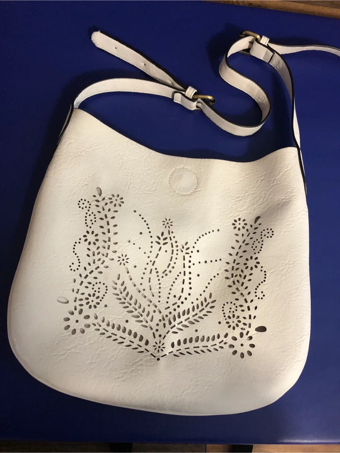 White leather leather bags/ purses image indicator(4)