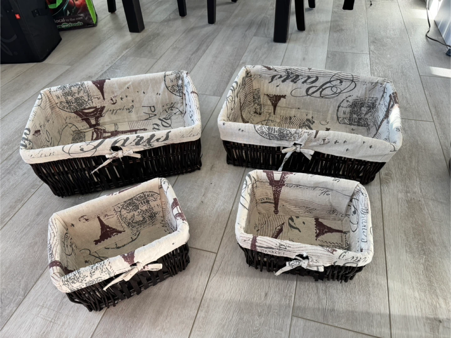 Set of 4 Wicker Baskets with Paris-themed Liners