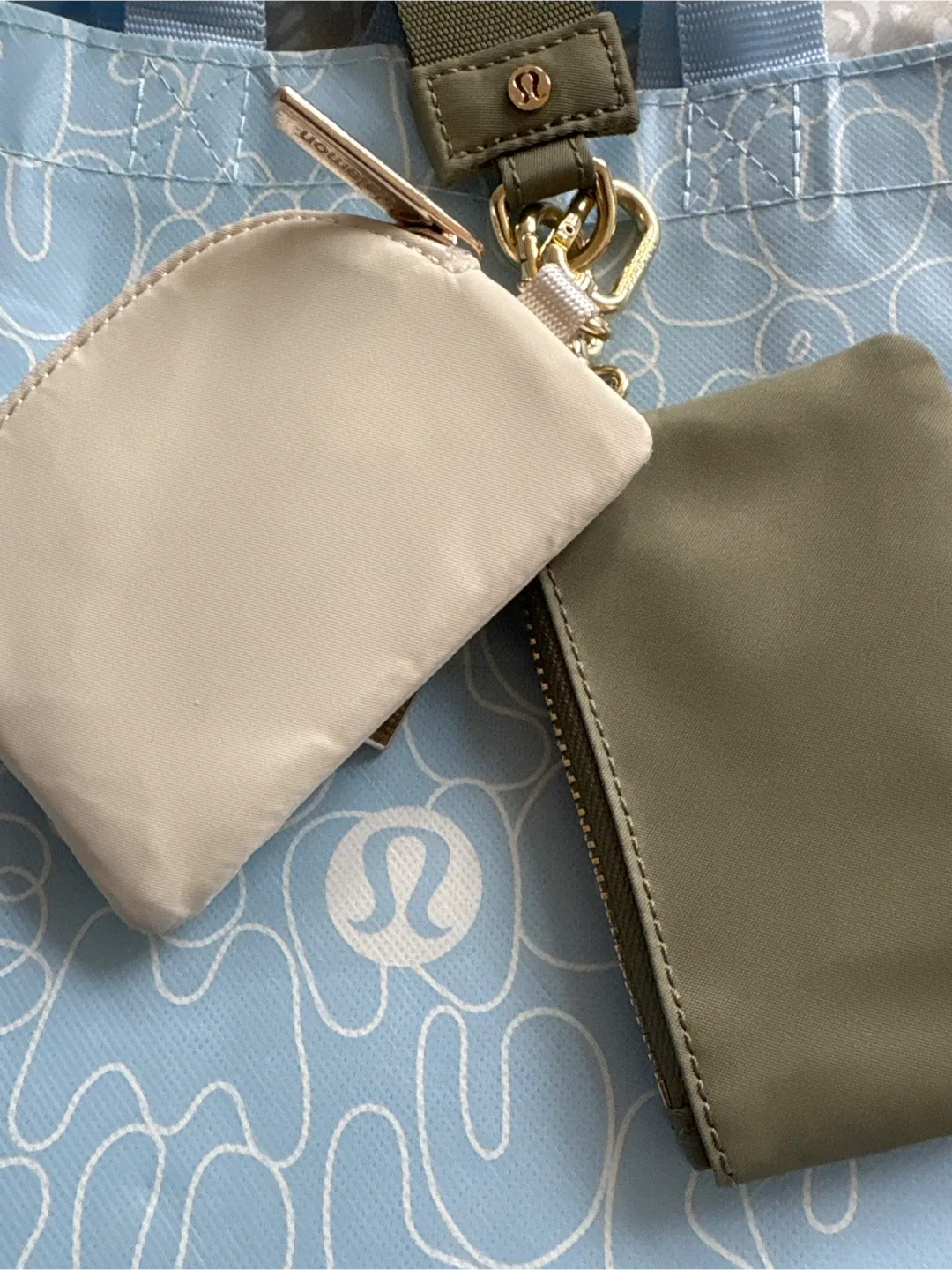 New Lululemon wristlet image indicator(2)