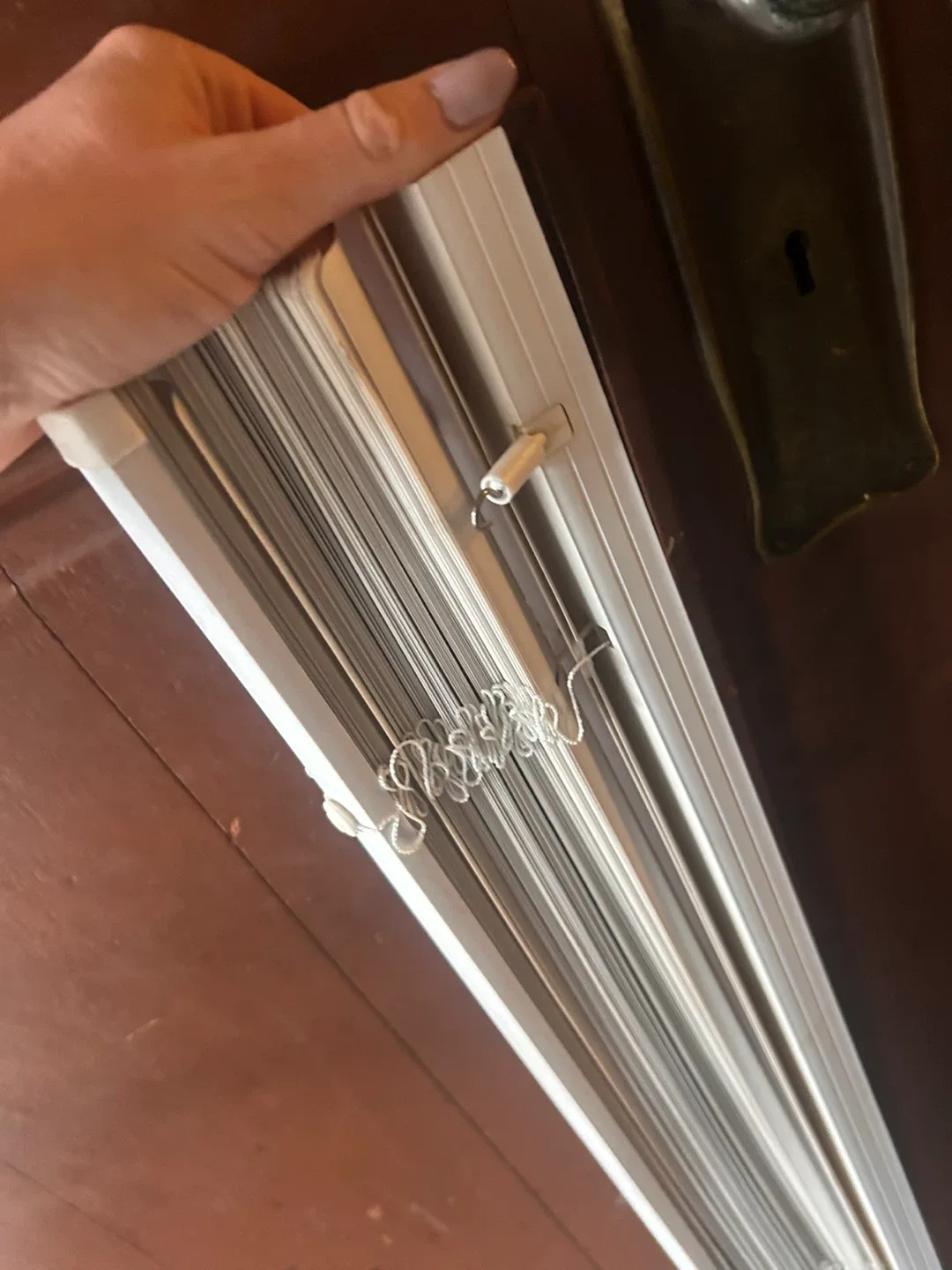 White Window Venetian blinds image indicator(3)