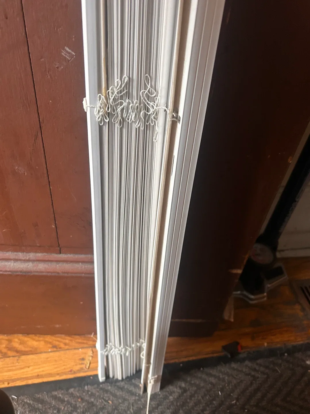 White Window Venetian blinds image indicator(2)