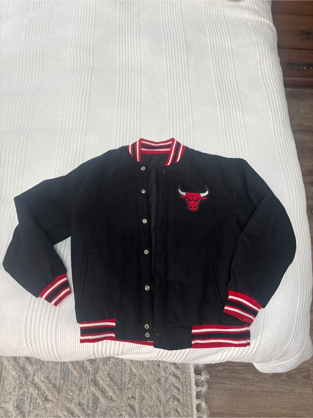 Chicago Bulls Bomber Jacket image indicator(2)