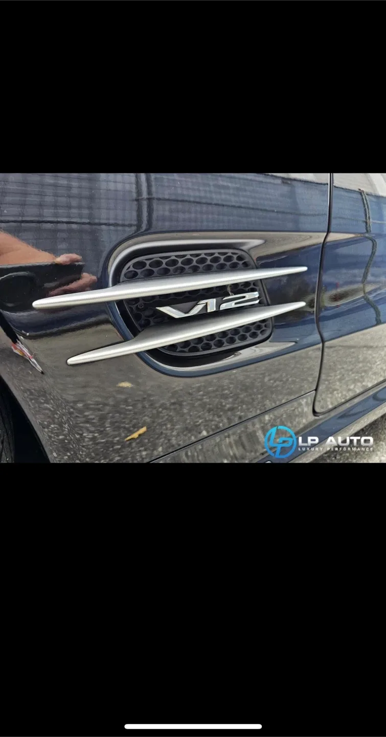 Mercedes-Benz SL-Class Convertible image indicator(2)