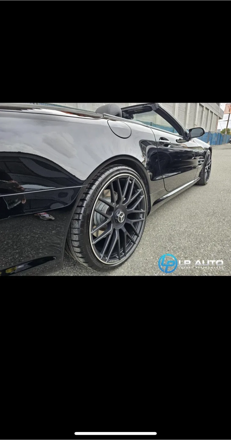 Mercedes-Benz SL-Class Convertible image indicator(4)