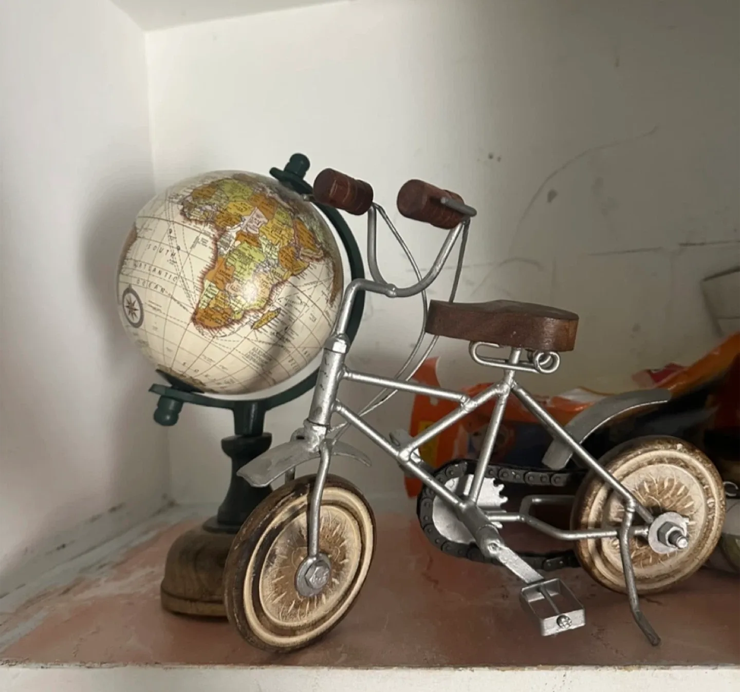 Decorative Metal & Wood Bicycle and Globe image indicator(3)