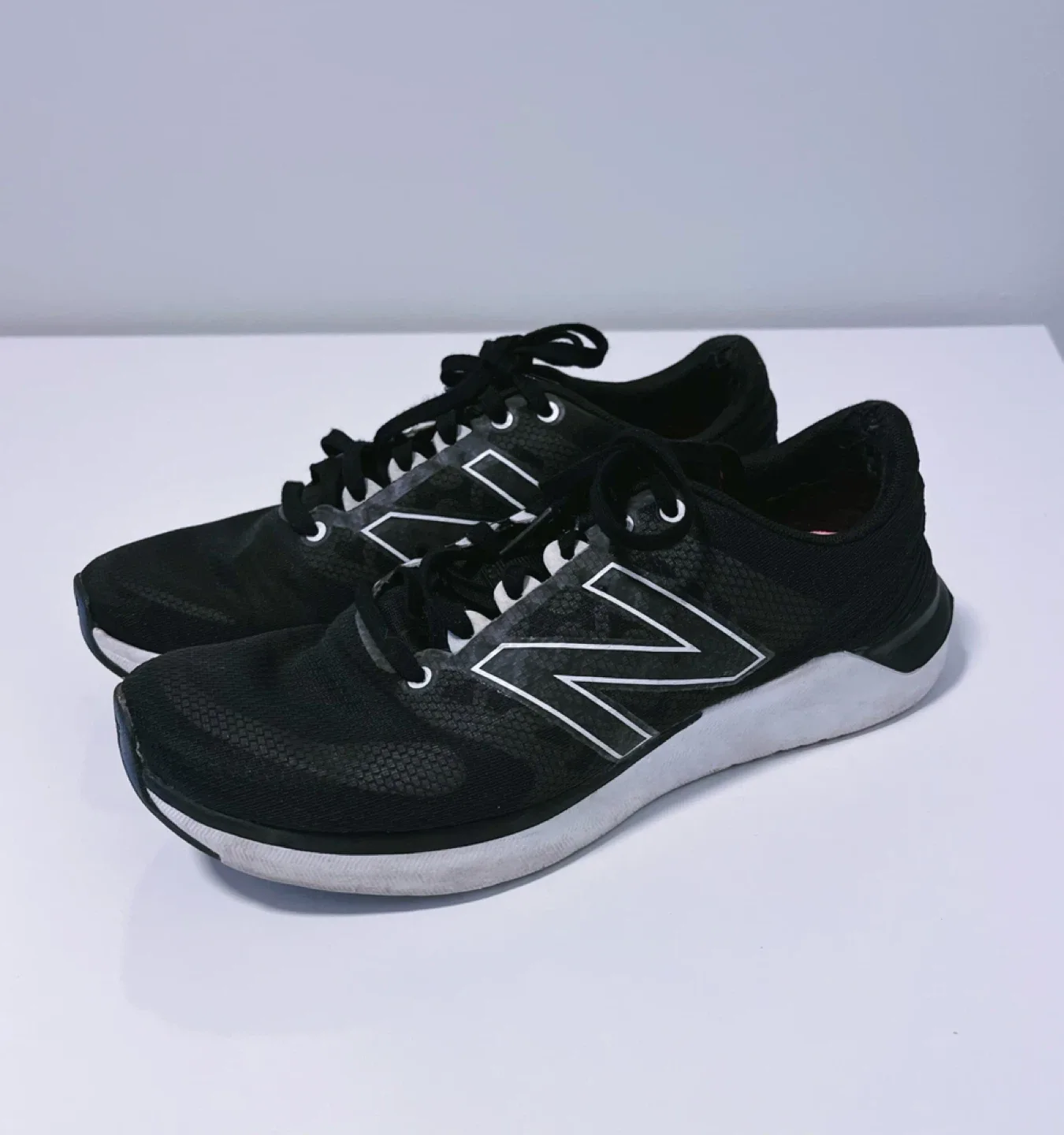 New Balance Running Shoes-Size women’s 7 men’s 5 image indicator(3)