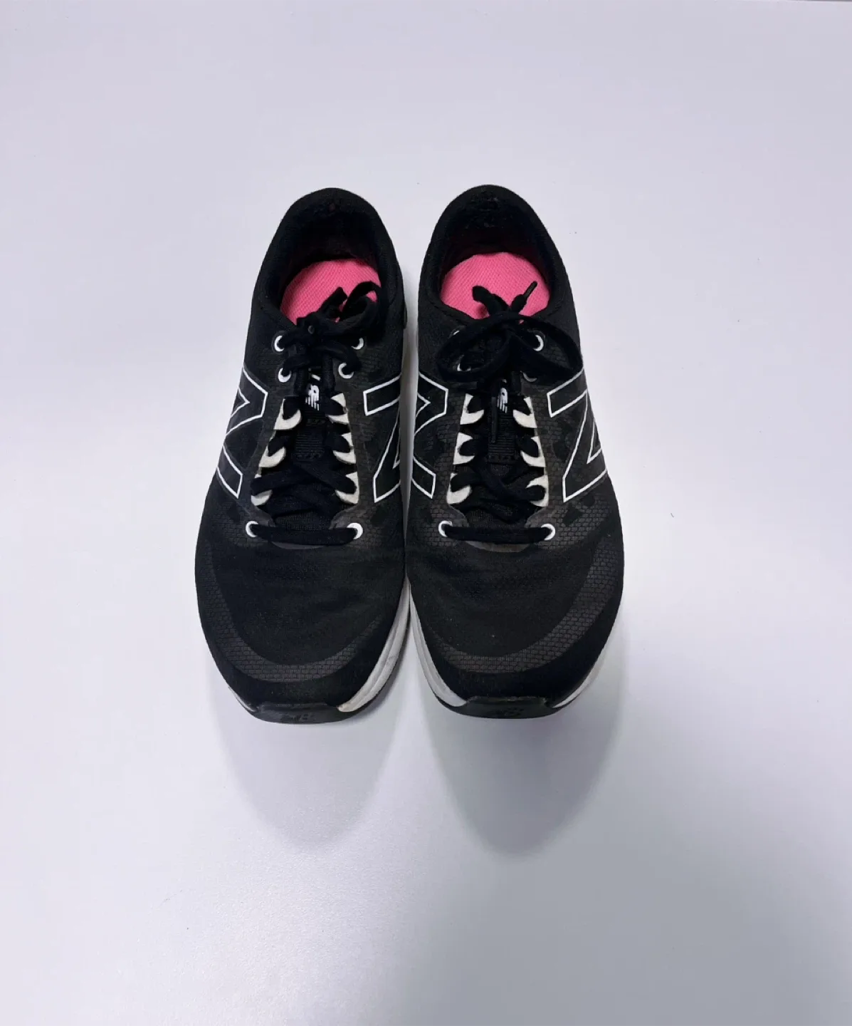 New Balance Running Shoes-Size women’s 7 men’s 5 image indicator(2)