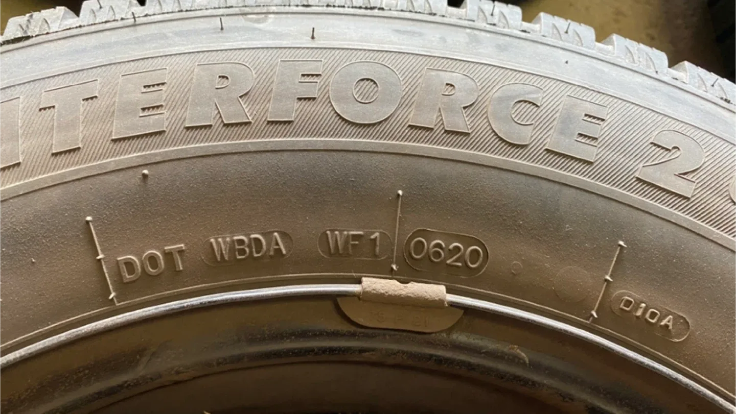 Firestone Winter Tires with rims - 215/70R16 image indicator(3)