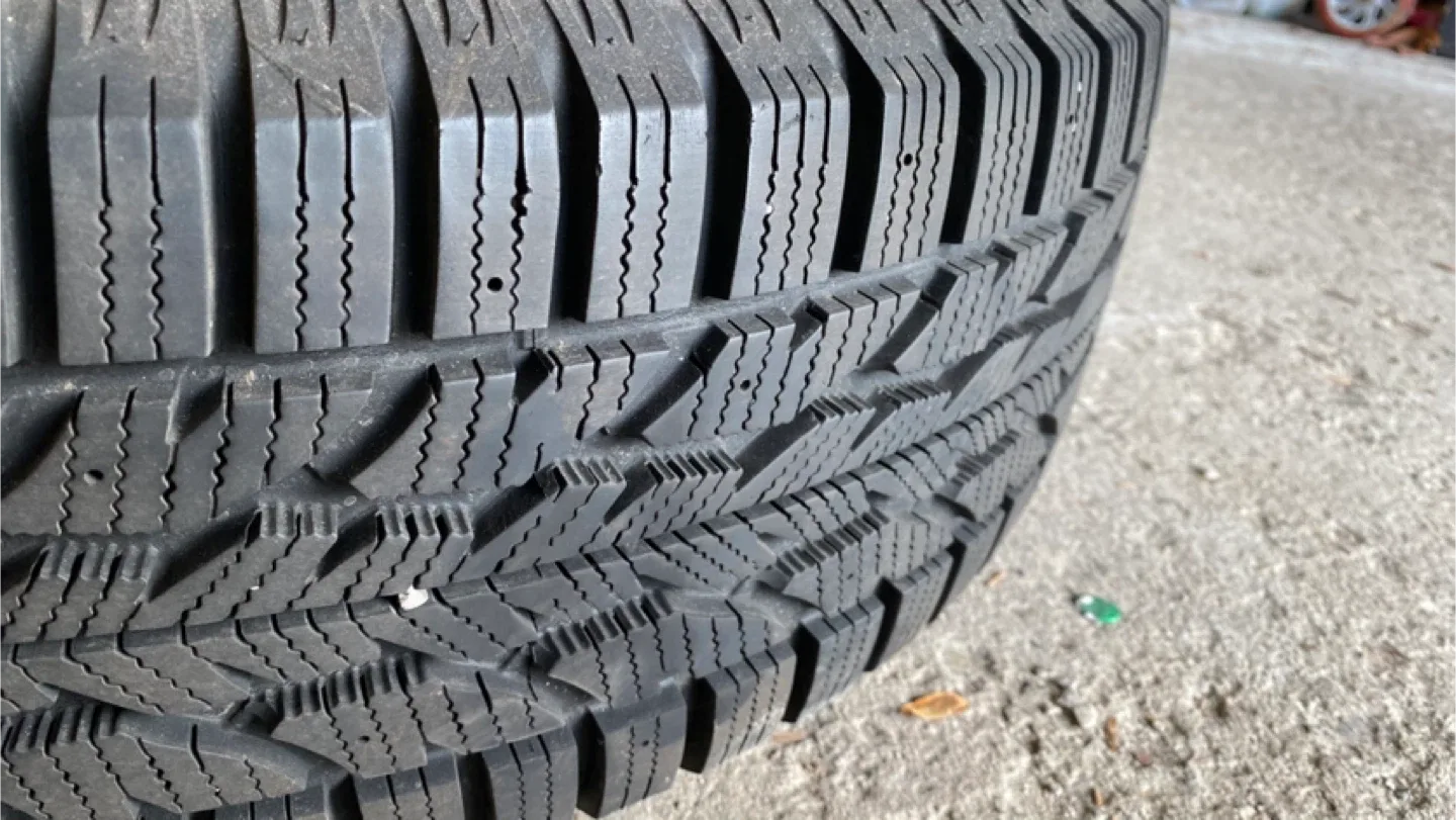 Firestone Winter Tires with rims - 215/70R16 image indicator(6)