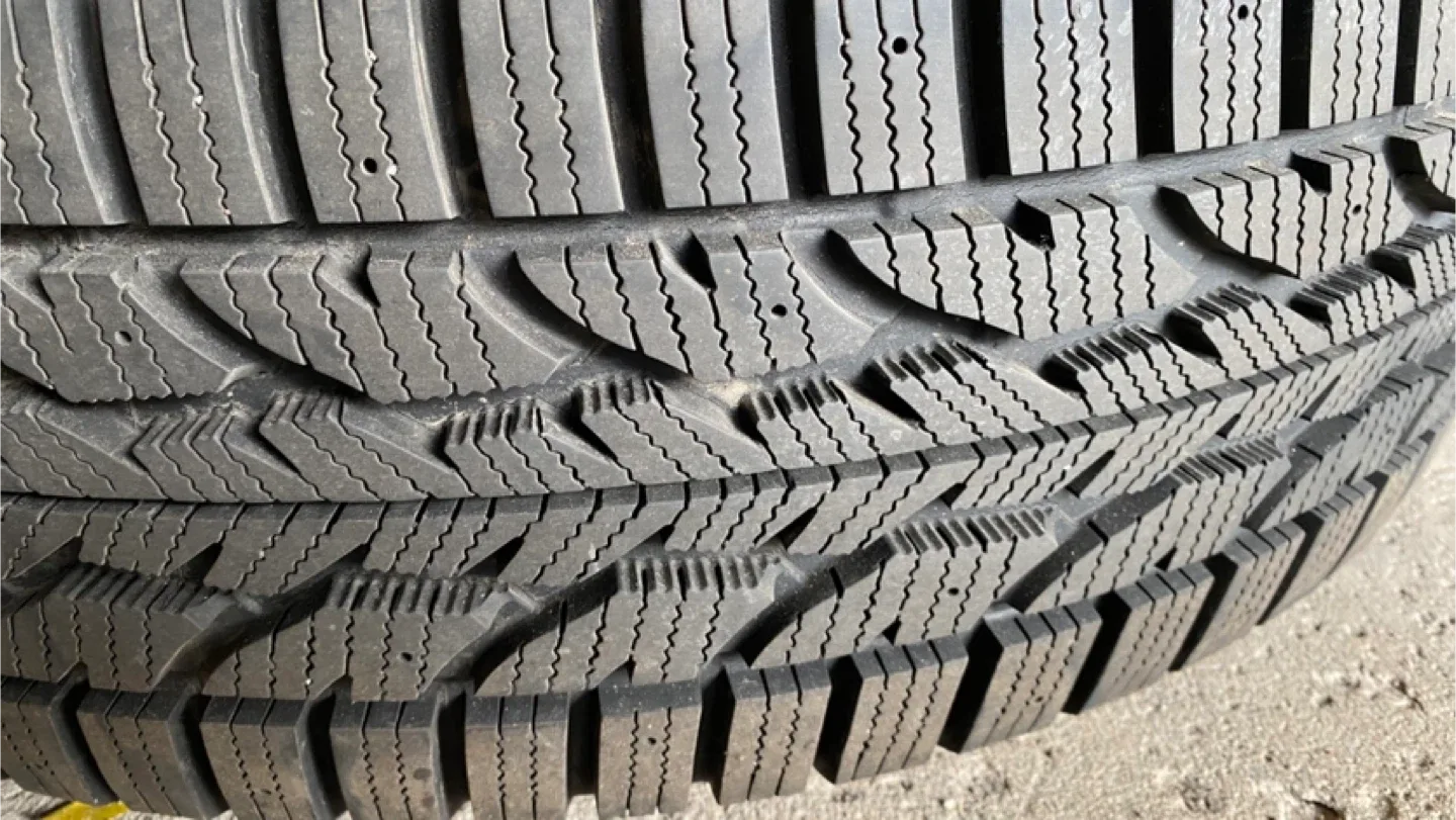 Firestone Winter Tires with rims - 215/70R16 image indicator(5)