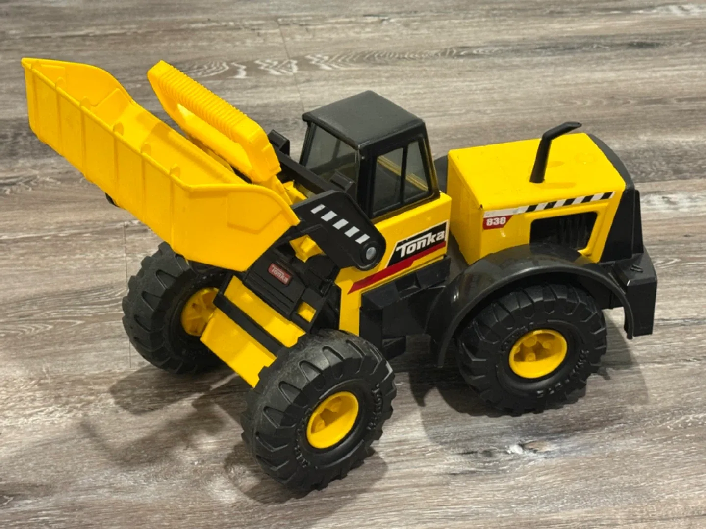 Metal Tonka 838 Front Loader Toy Truck image indicator(2)