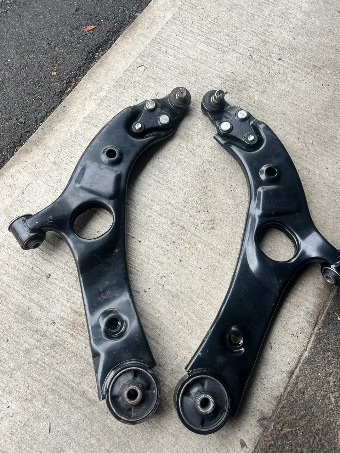 Front Lower Control Arms for Hyundai/Kia image indicator(5)