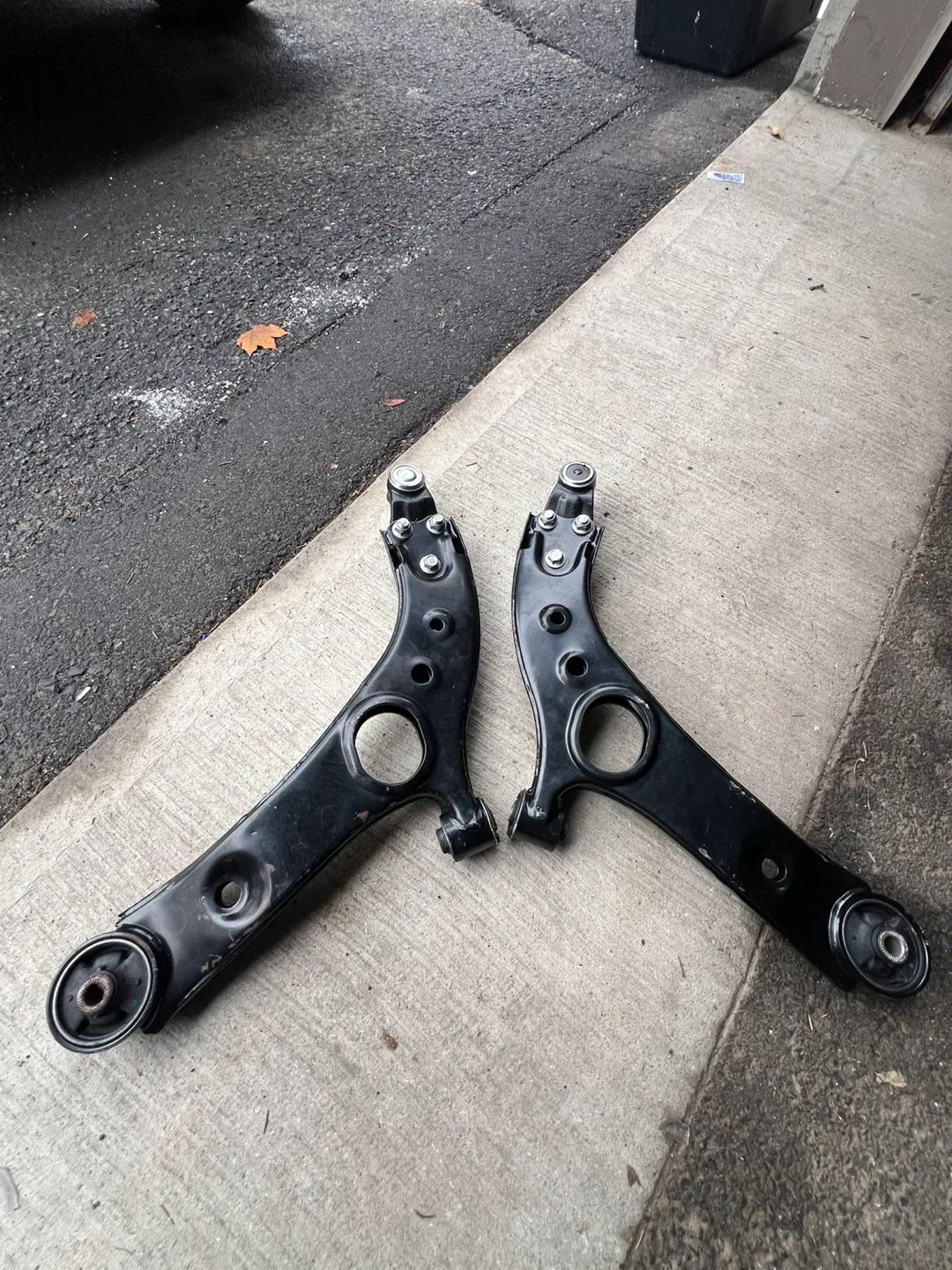 Front Lower Control Arms for Hyundai/Kia image indicator(6)