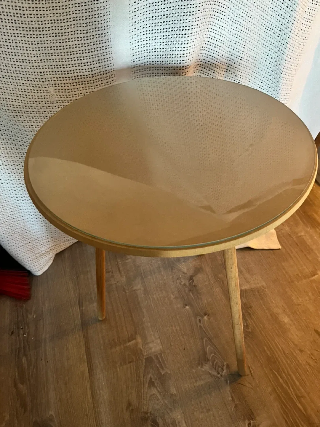 Accent Table image indicator(3)