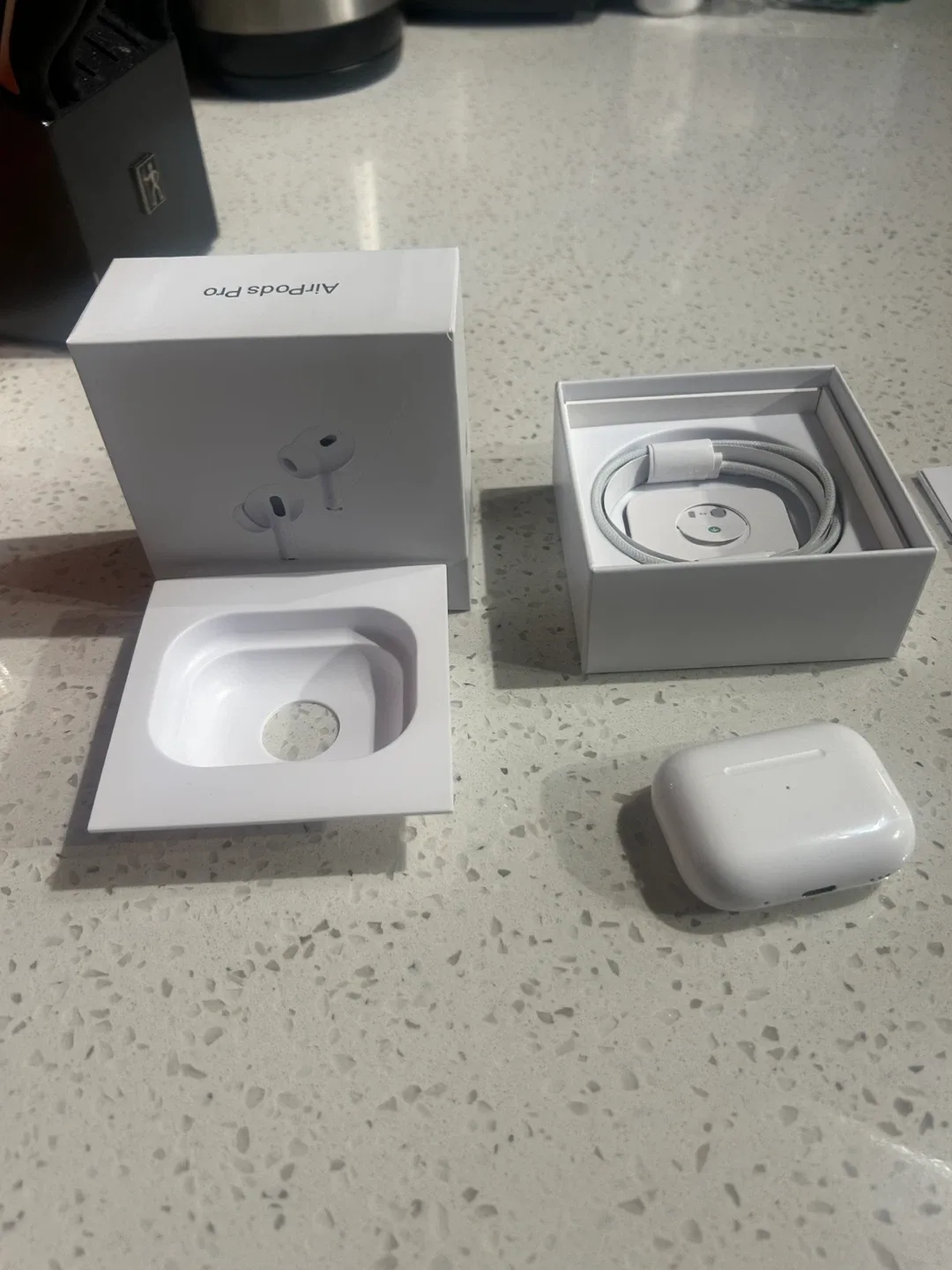 Apple AirPods Pro (2nd generation) image indicator(2)