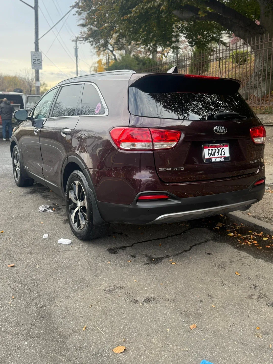 2016 Kia Sorento EX V6 - Maroon SUV image indicator(5)