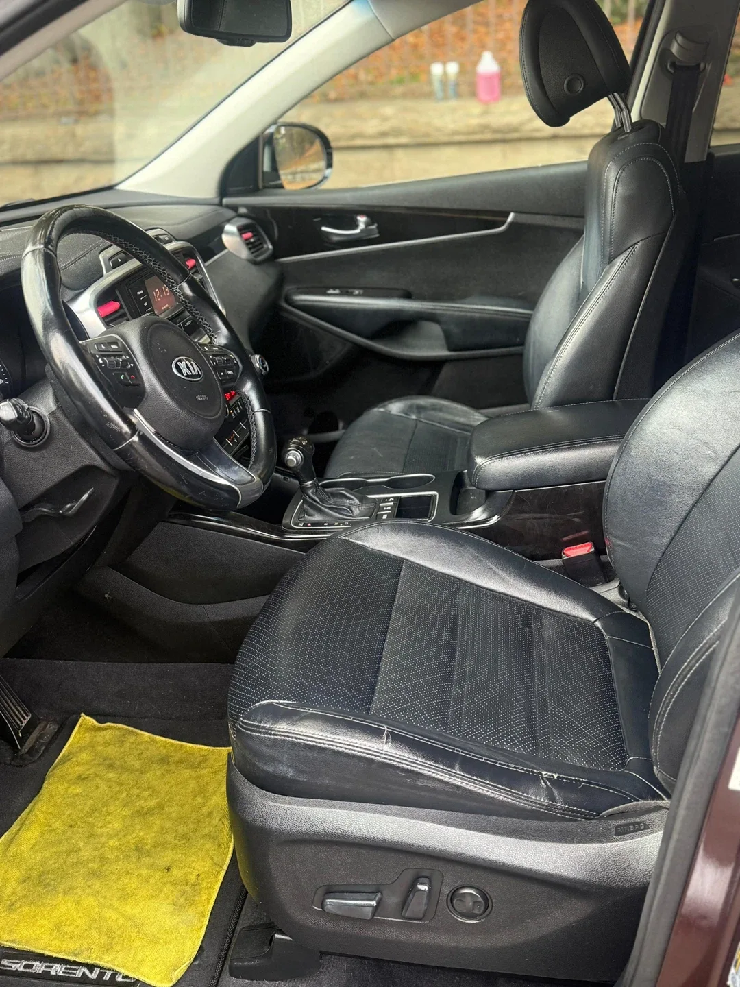 2016 Kia Sorento EX V6 - Maroon SUV image indicator(8)