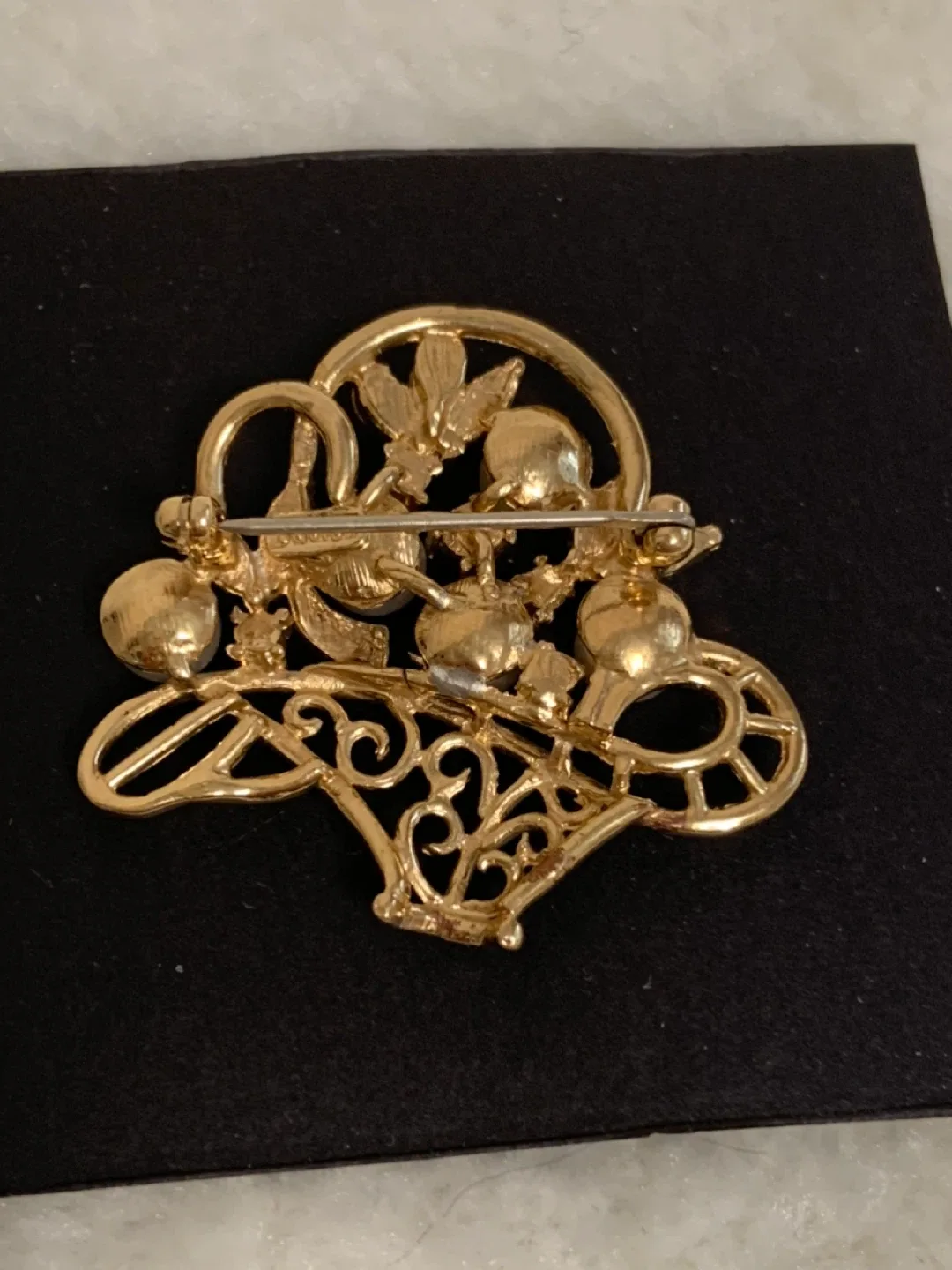 Vintage Gold Red Hat Gemstone Brooch image indicator(4)