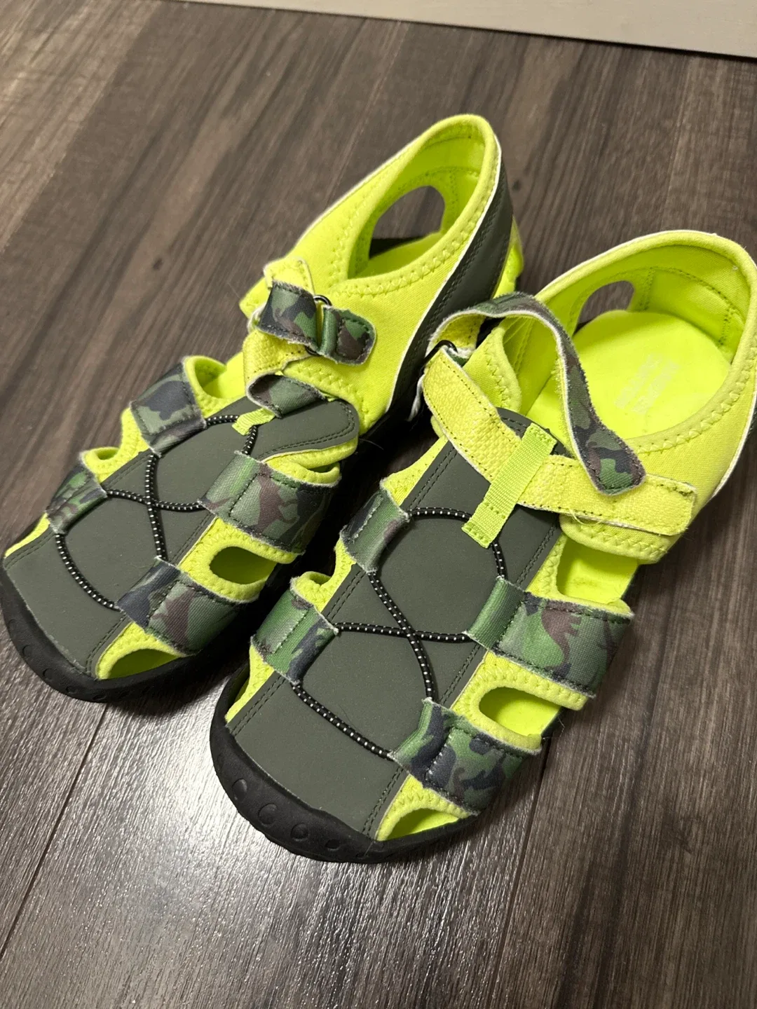 Kids' Camo & Neon Green Sandals - Size 5