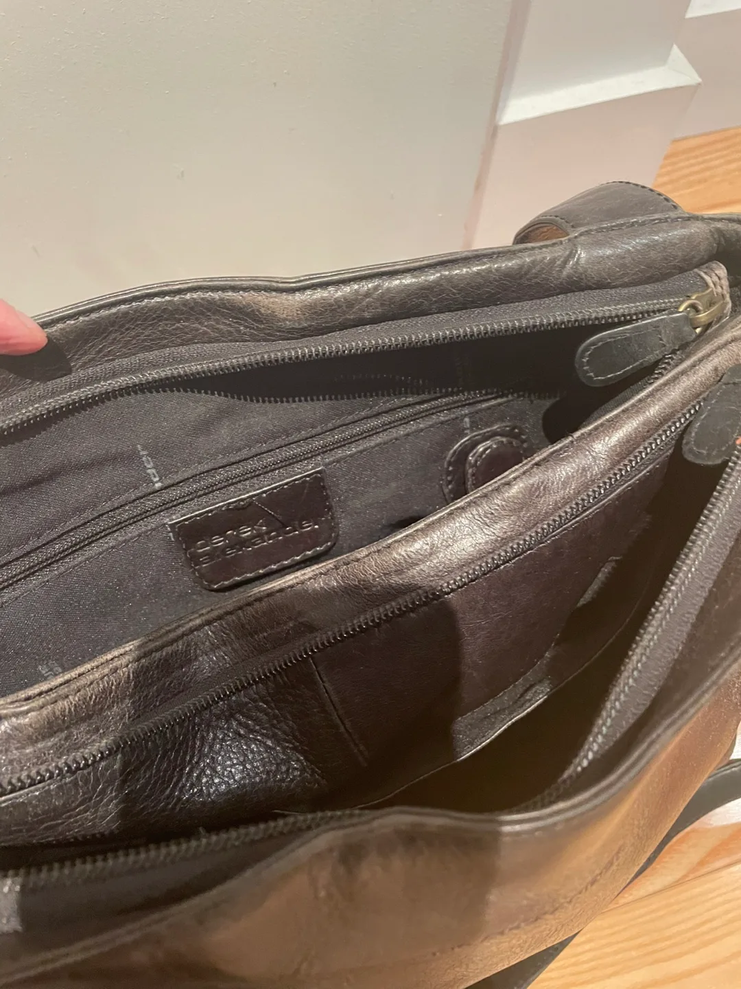 Derek Alexander Leather Shoulder Bag image indicator(3)