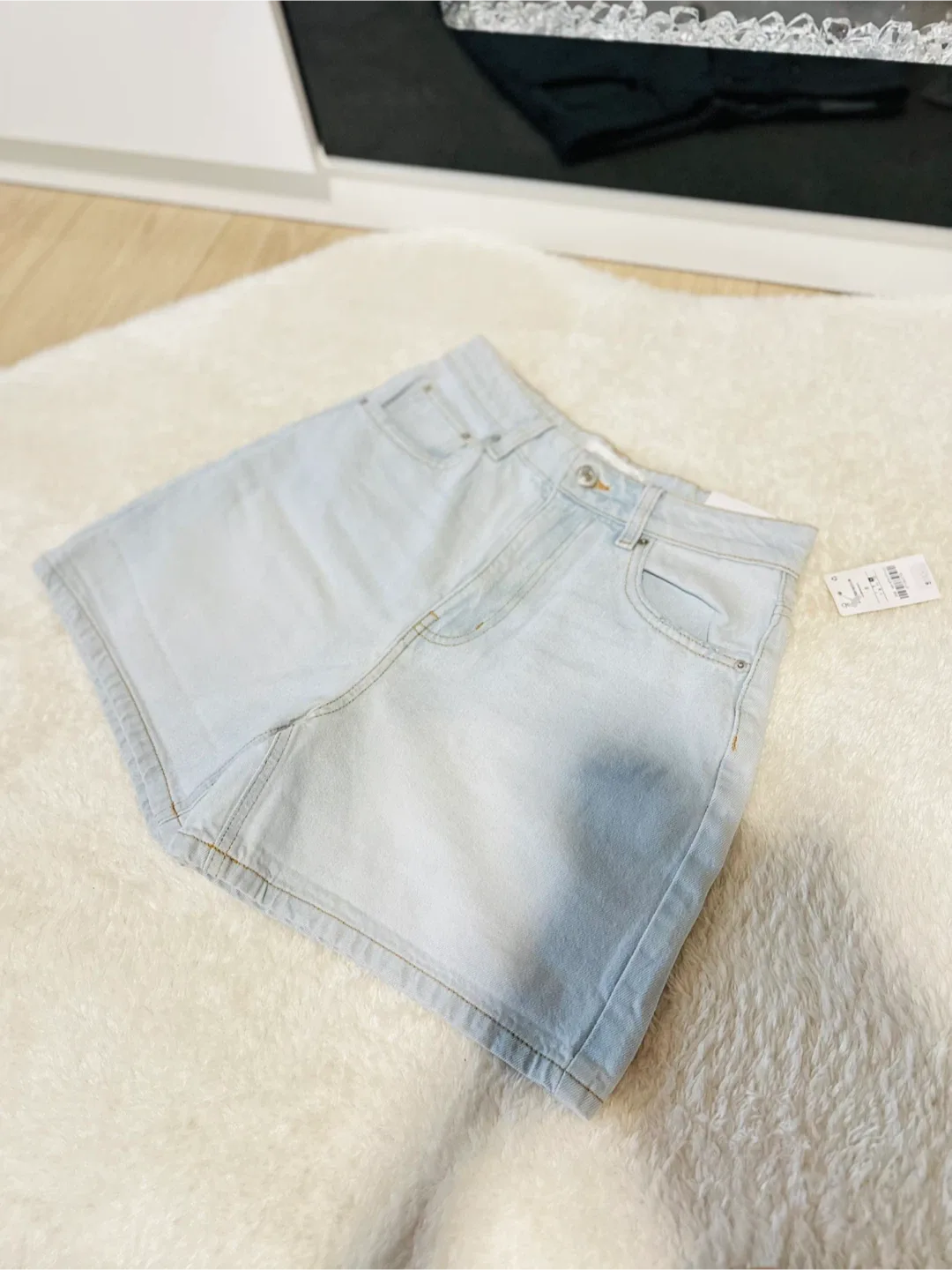 THREE BRAND NEW SHORTS BLUE WHITE BEIGE - SMALL, 3, 5 image indicator(7)