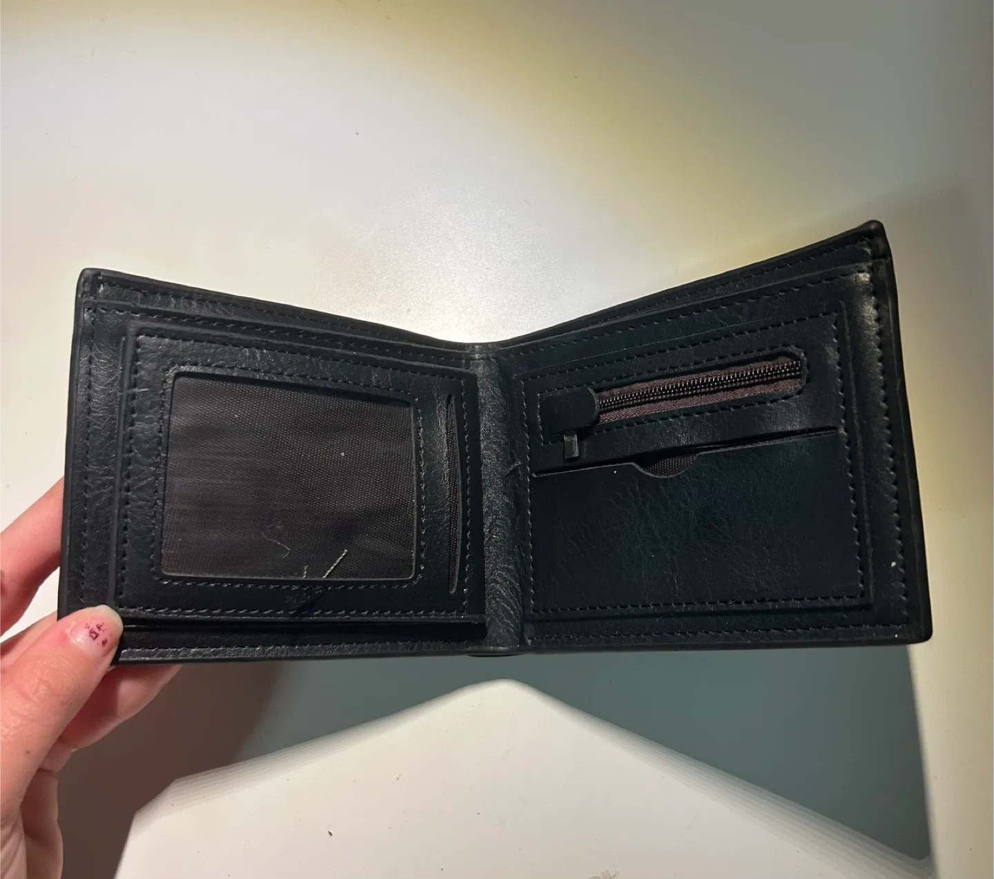 Black Wallet image indicator(2)