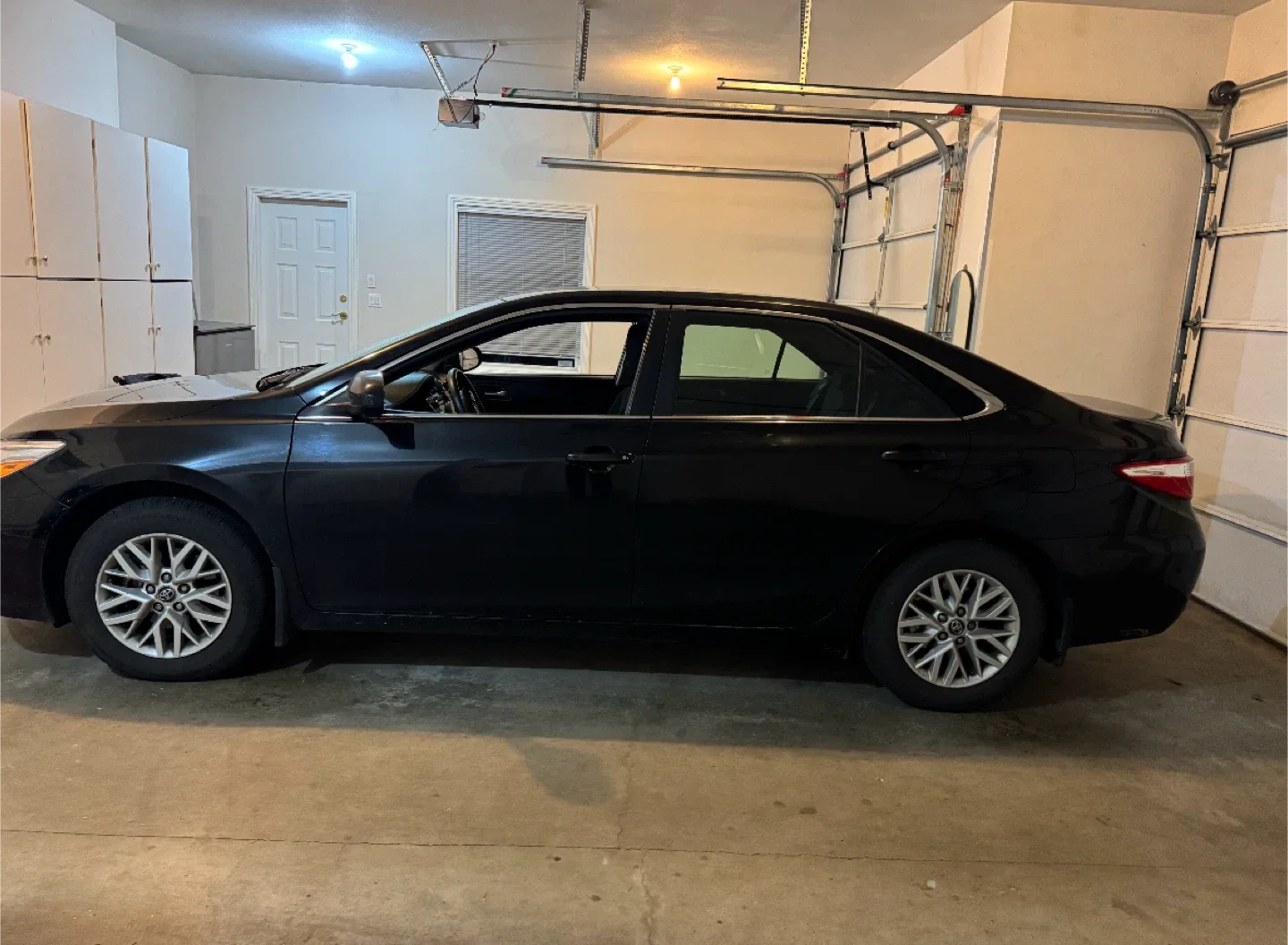 2017 Toyota Camry LE w/ Bluetooth, Cruise Control, Rearview Cam image indicator(5)