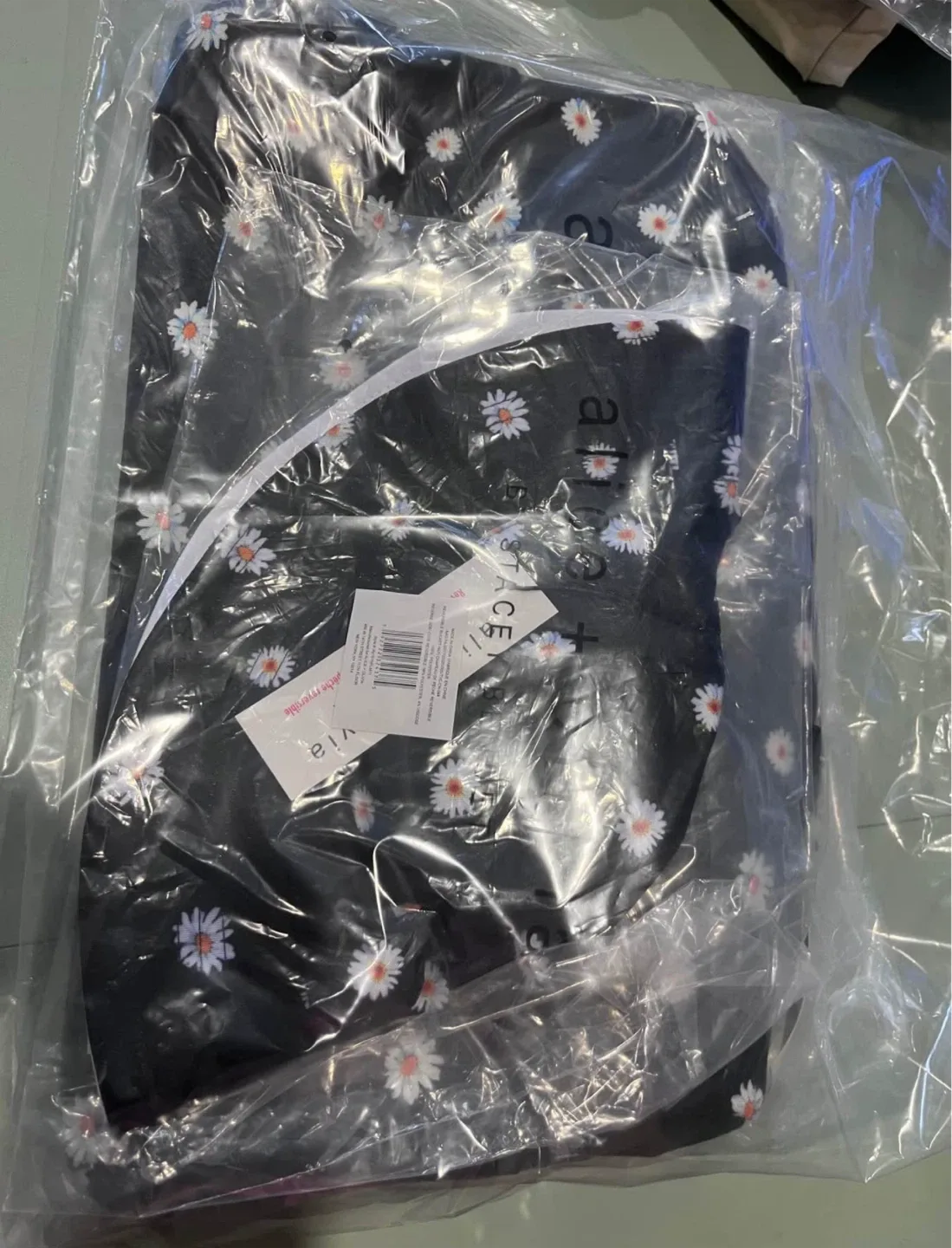 Alice & Olivia - New Matching Tote Bag & Bucket Hat Set image indicator(2)