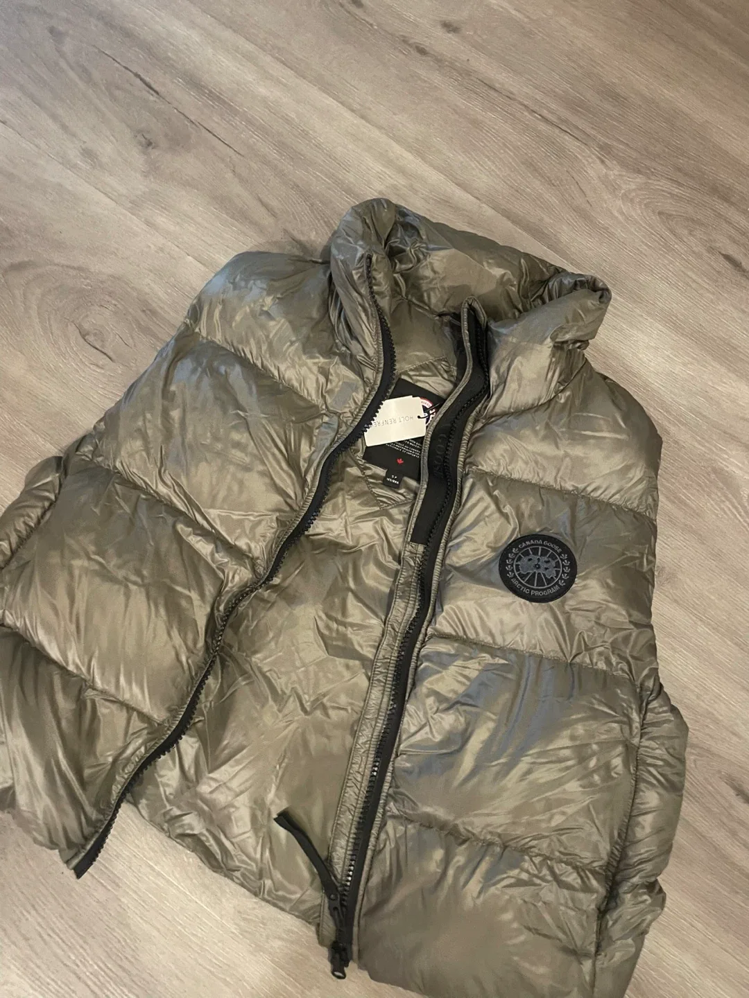 Canada Goose Puffer Vest - Size Small image indicator(3)