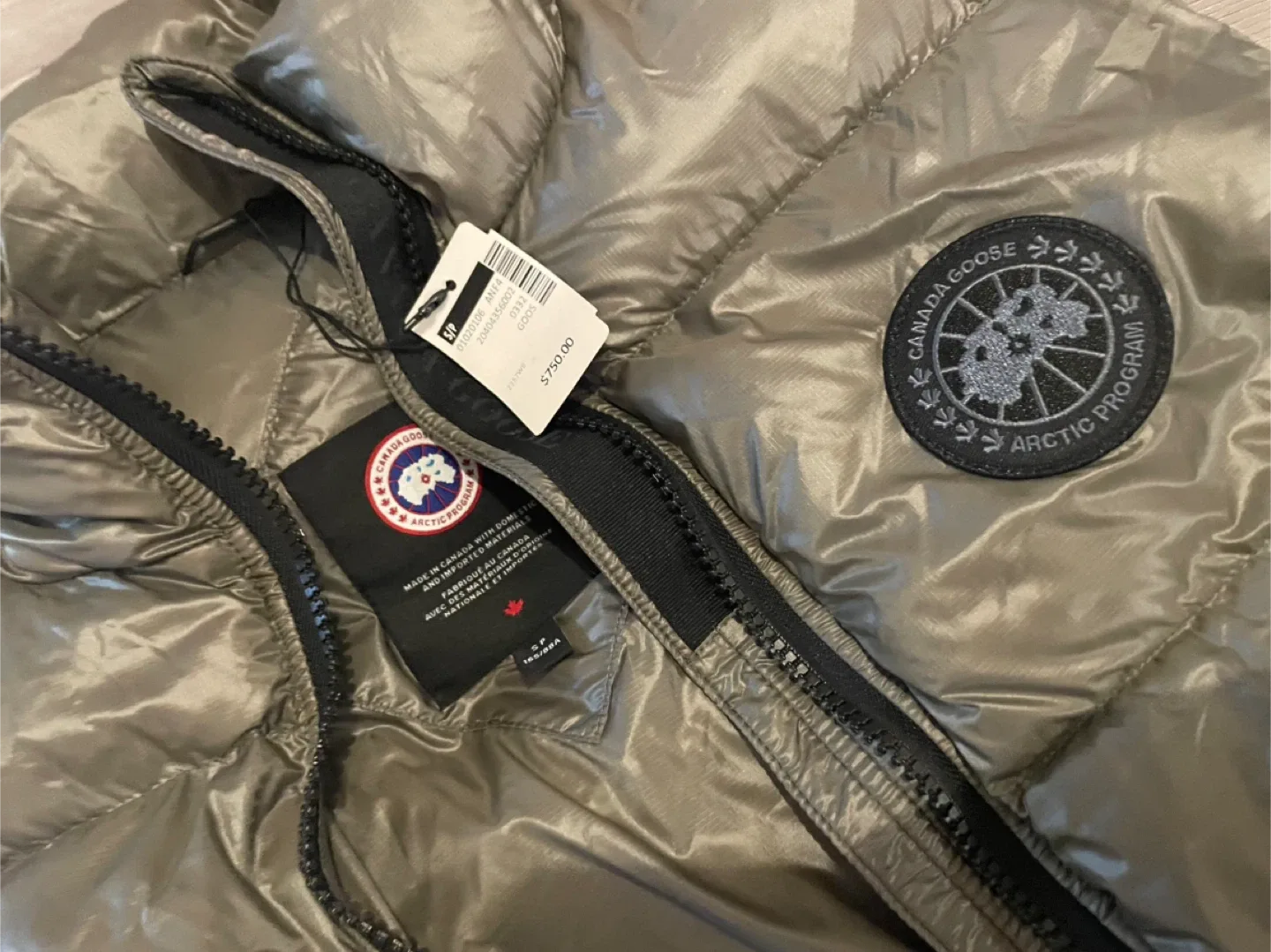 Canada Goose Puffer Vest - Size Small image indicator(2)