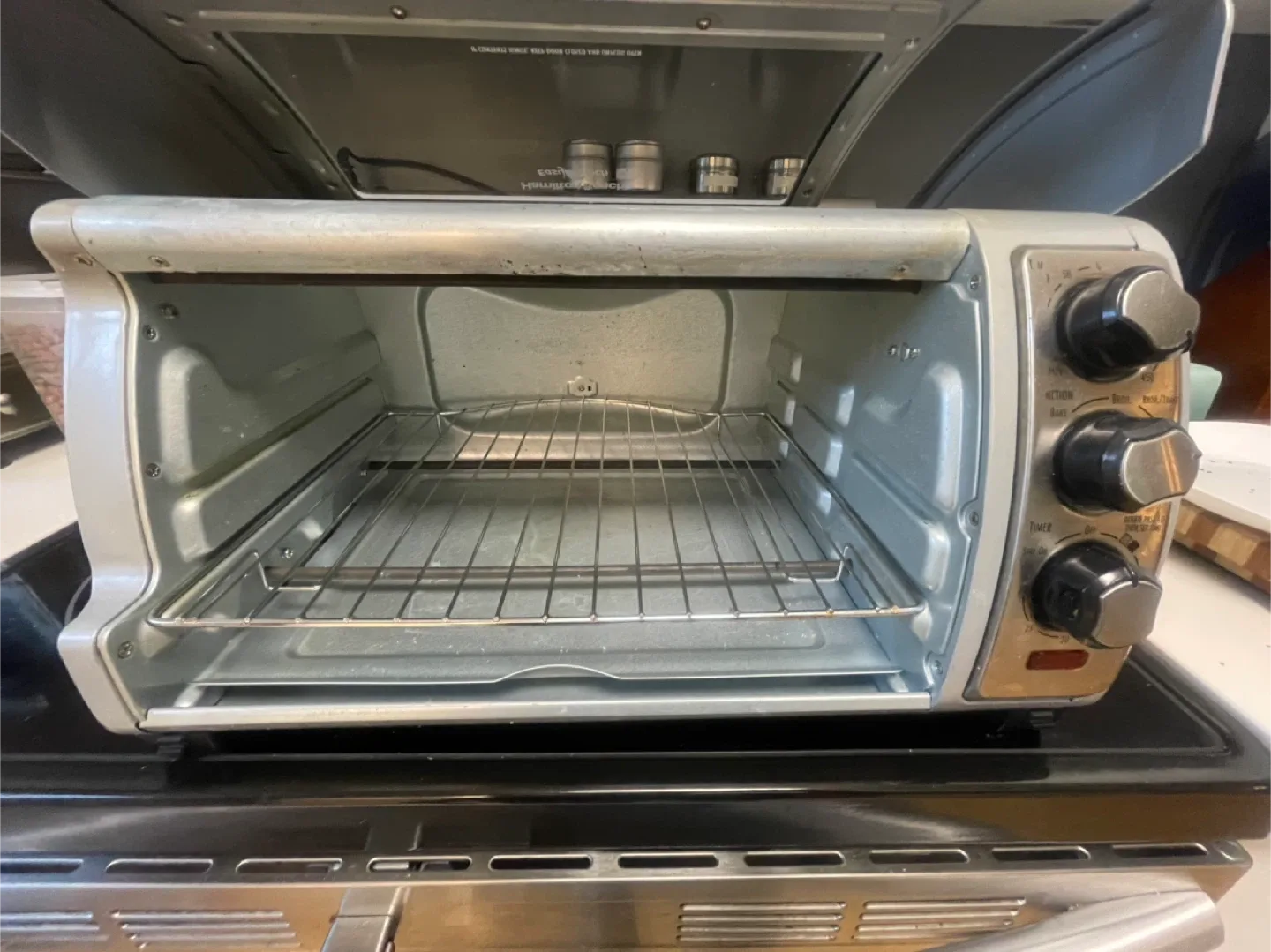 Hamilton Beach Easy Reach Toaster Oven image indicator(2)