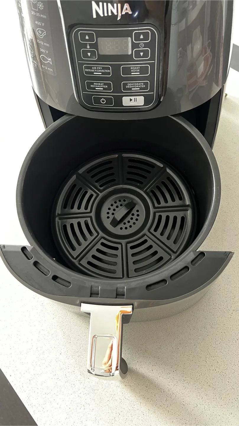 Ninja Air Fryer - Like New! image indicator(2)