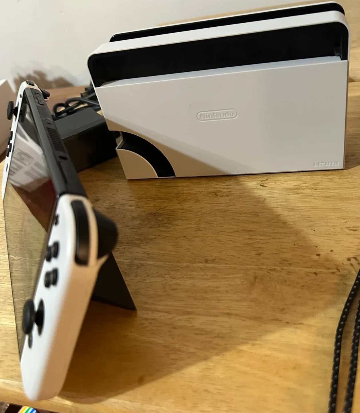 Nintendo Switch OLED Model - White image indicator(2)