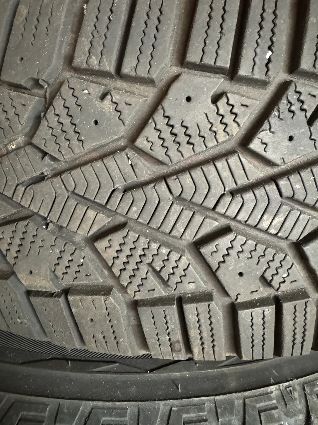 General Altimax Arctic Tire - 185/65 R14 image indicator(7)