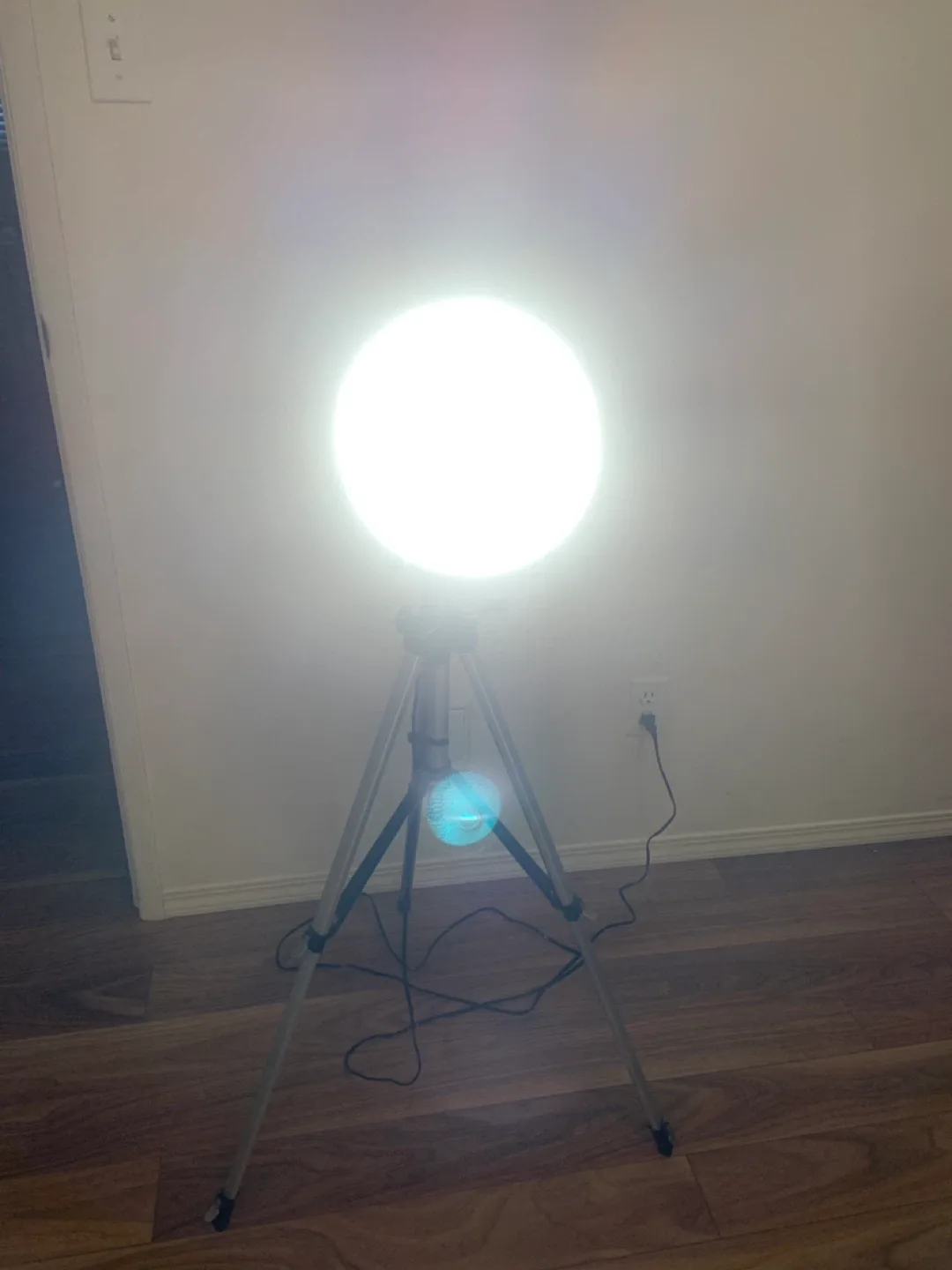 Ambico Video Light V-0100 with Tripod image indicator(4)