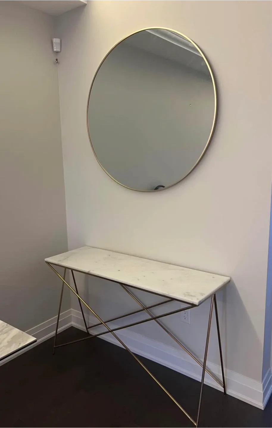 Round Wall Mirror with Gold Frame