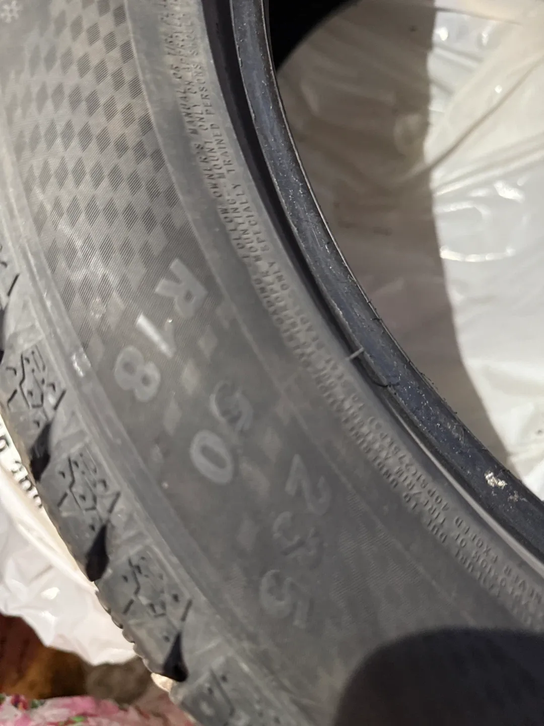 235/50 R18 Winter Tire image indicator(4)