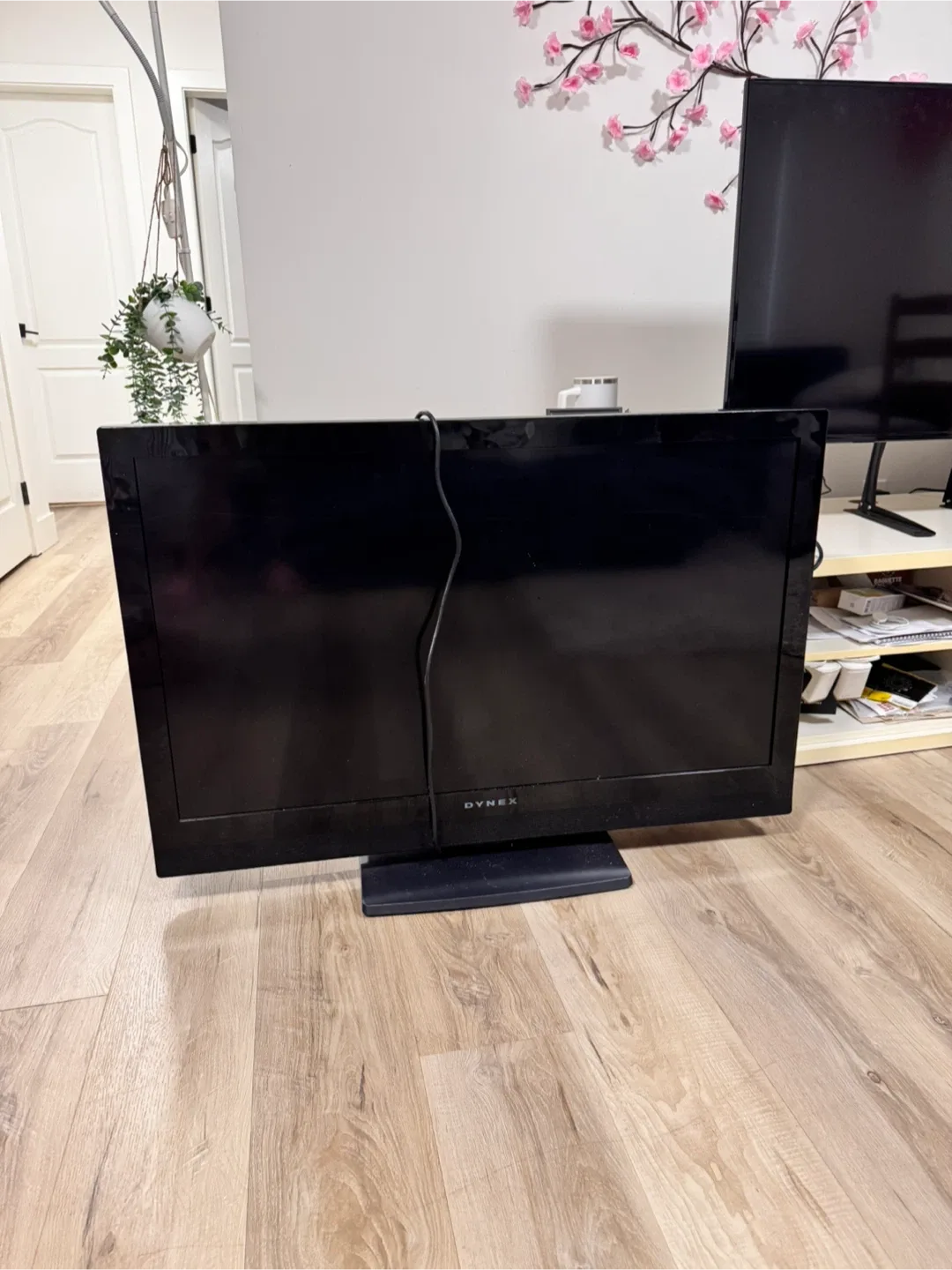 Dynex 40" LCD TV - Model DX-40L260A12