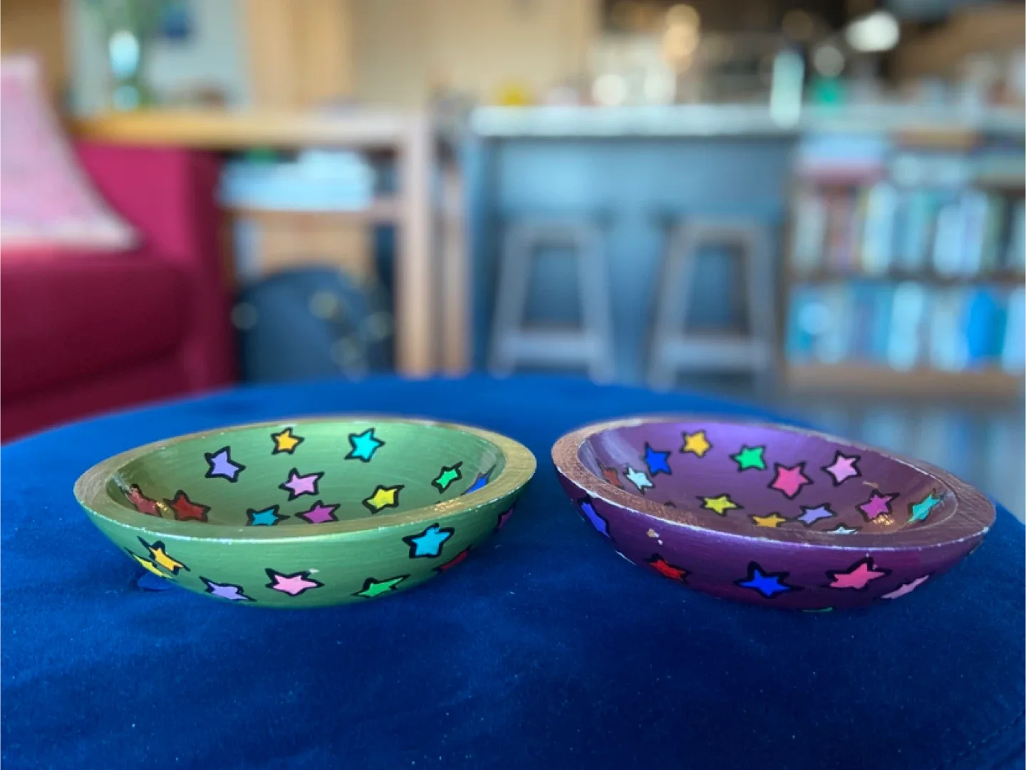 Hand-Painted Decorative Salad Bowls image indicator(3)