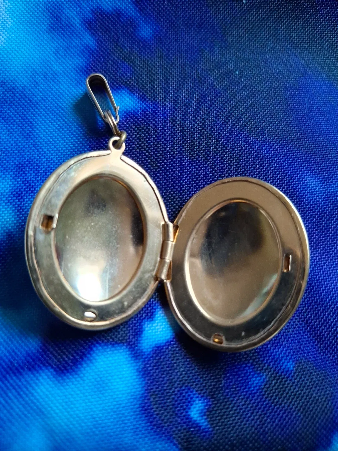 Vintage floral locket pendant image indicator(2)