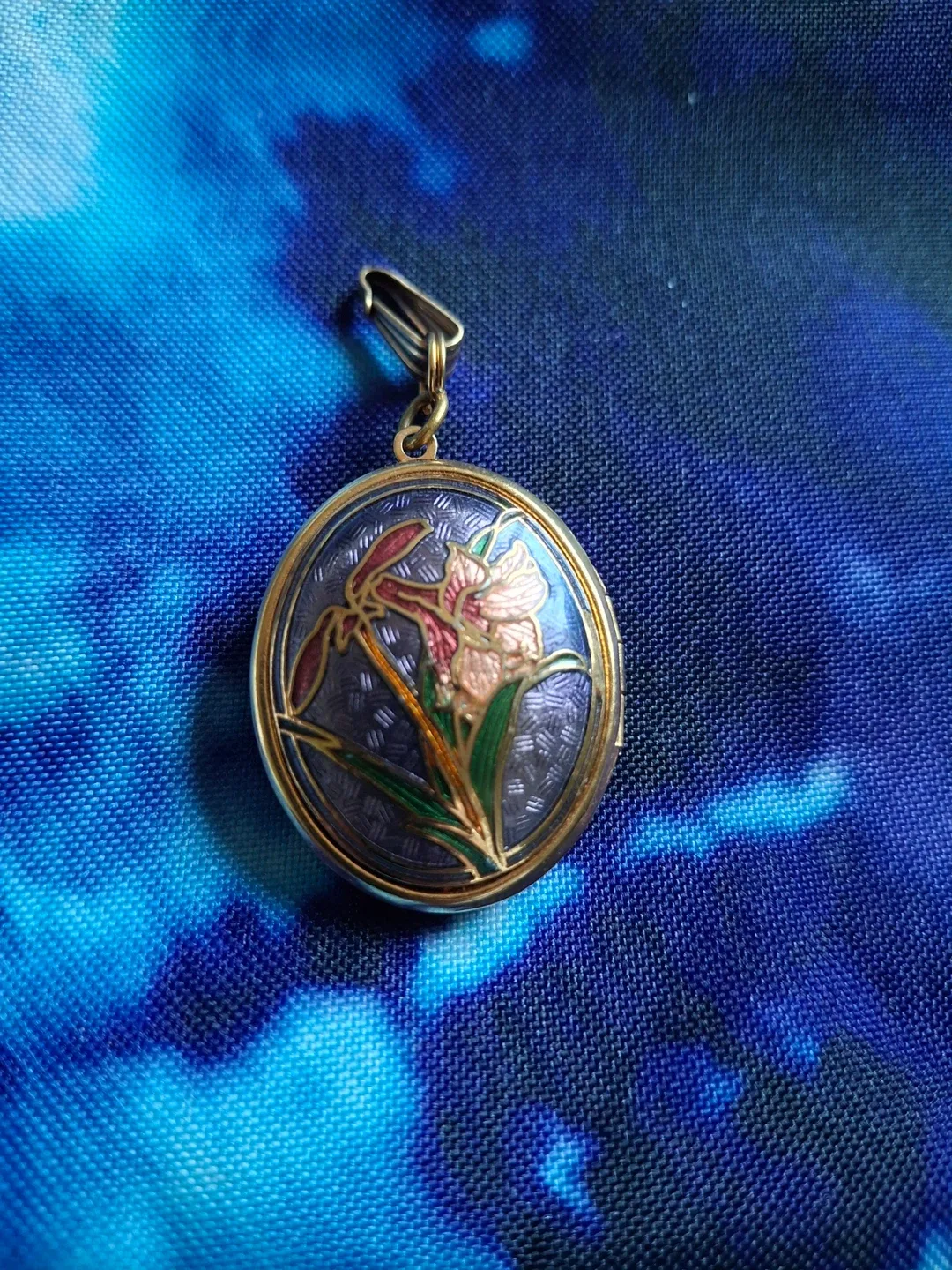 Vintage floral locket pendant image indicator(4)