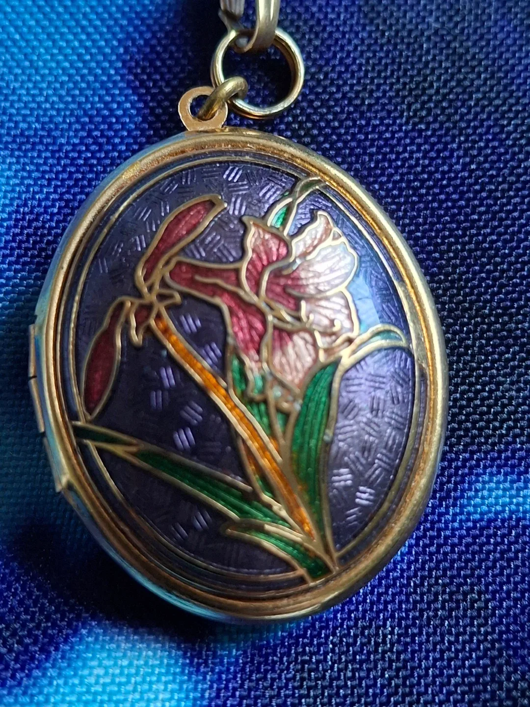 Vintage floral locket pendant image indicator(3)