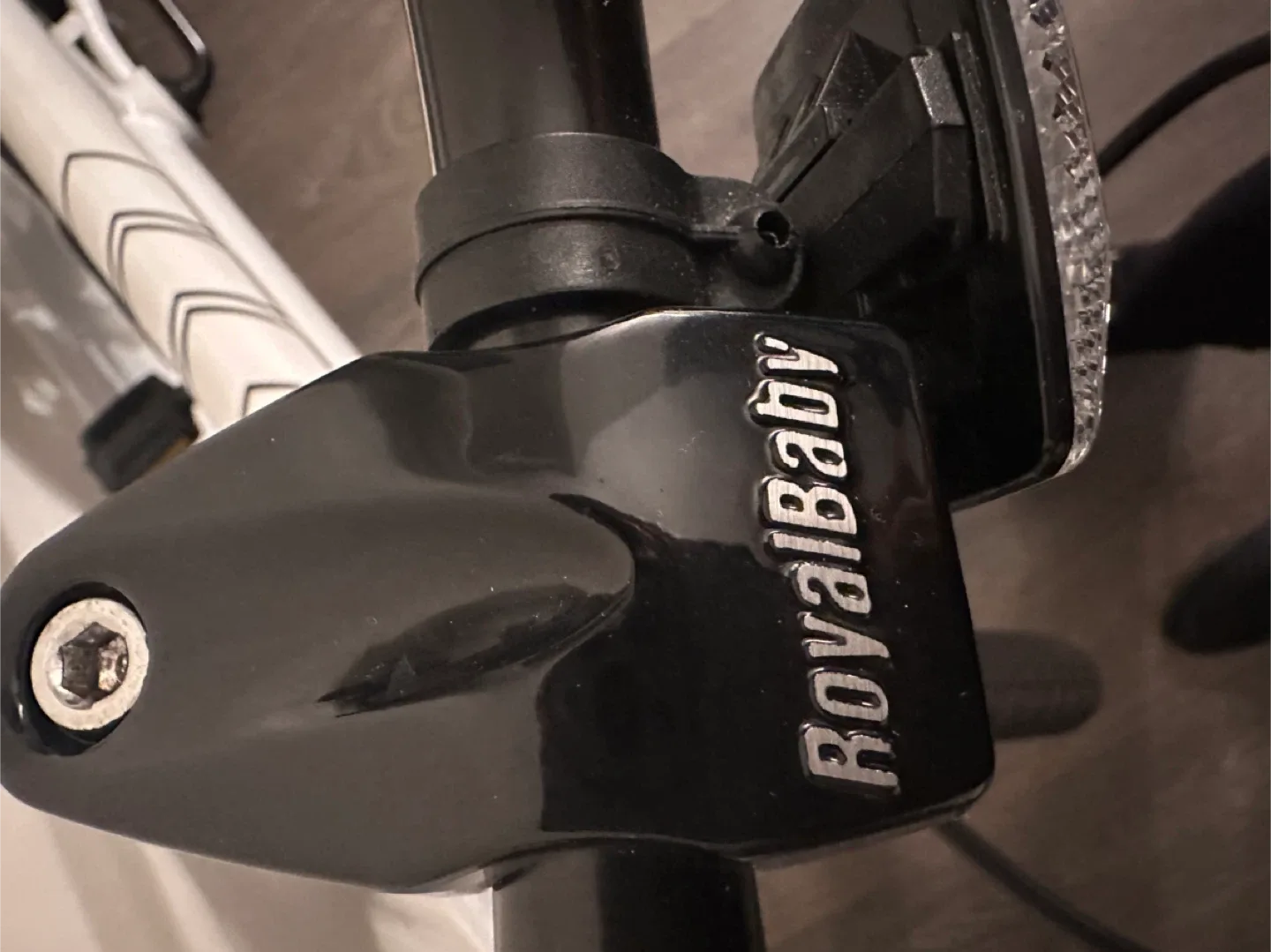 RoyalBaby Freestyle 20" White Bike image indicator(5)