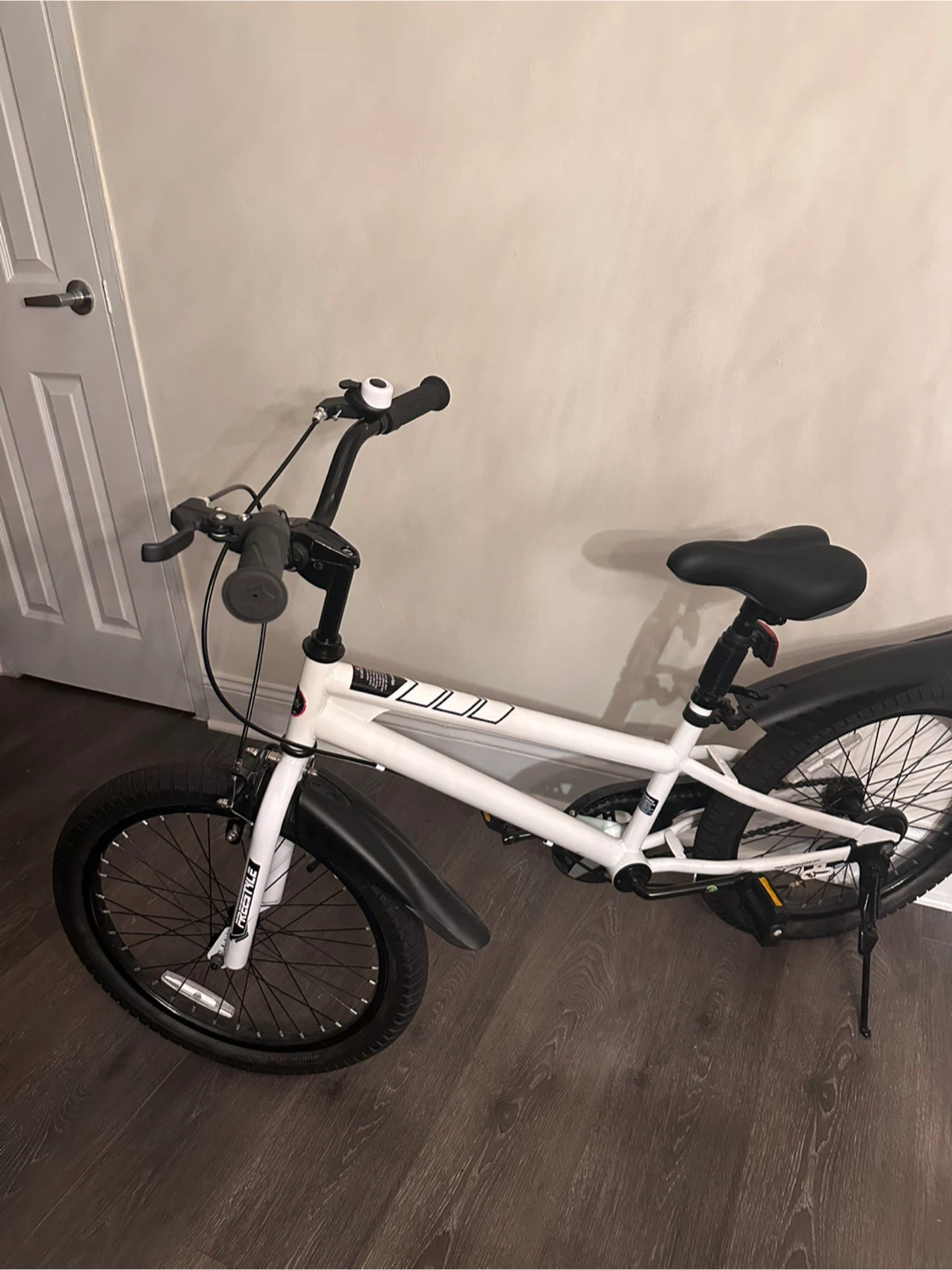 RoyalBaby Freestyle 20" White Bike - photo 3
